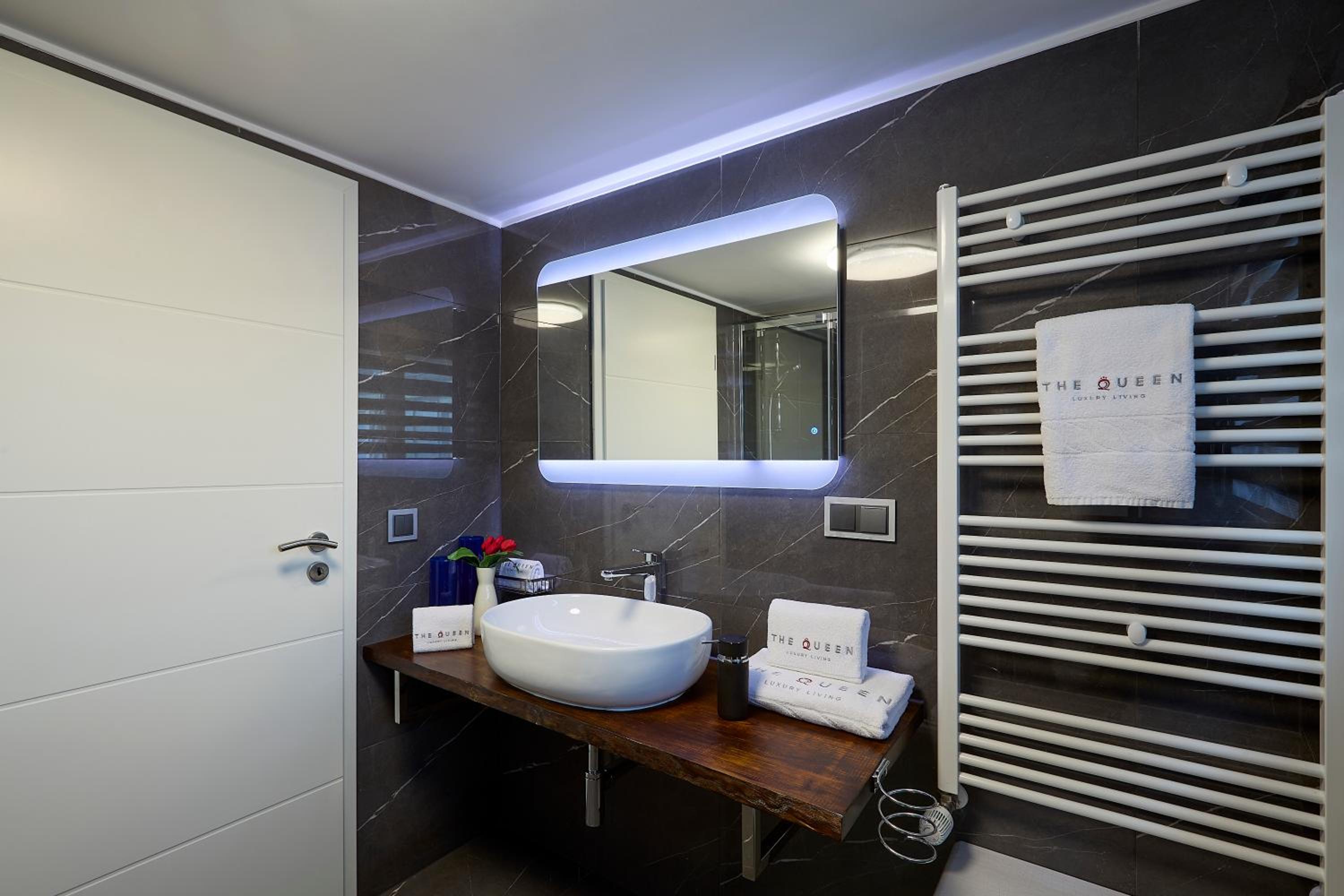The Queen Luxury Apartments - Villa Carlotta