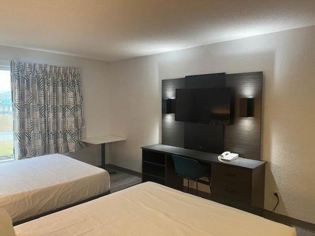 Studio 6 Suites Norcross, GA - Image 4