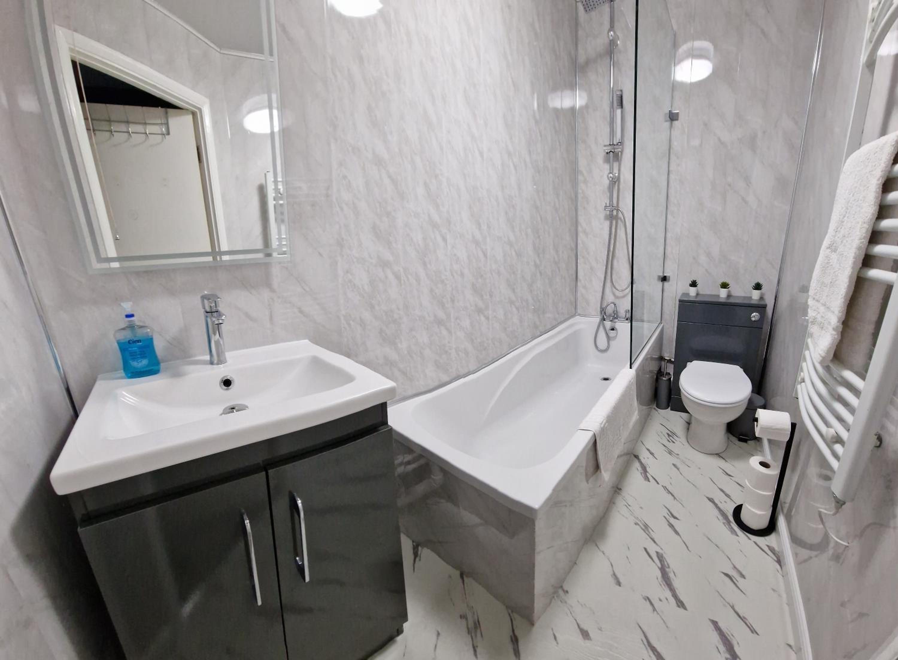 Cosy 2 BDR Flat with Free Parking close to Tower Bridge