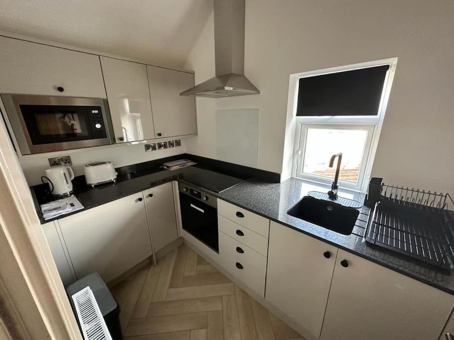 Bronte Cottage - Quirky, central, 2bed, seaside view 2