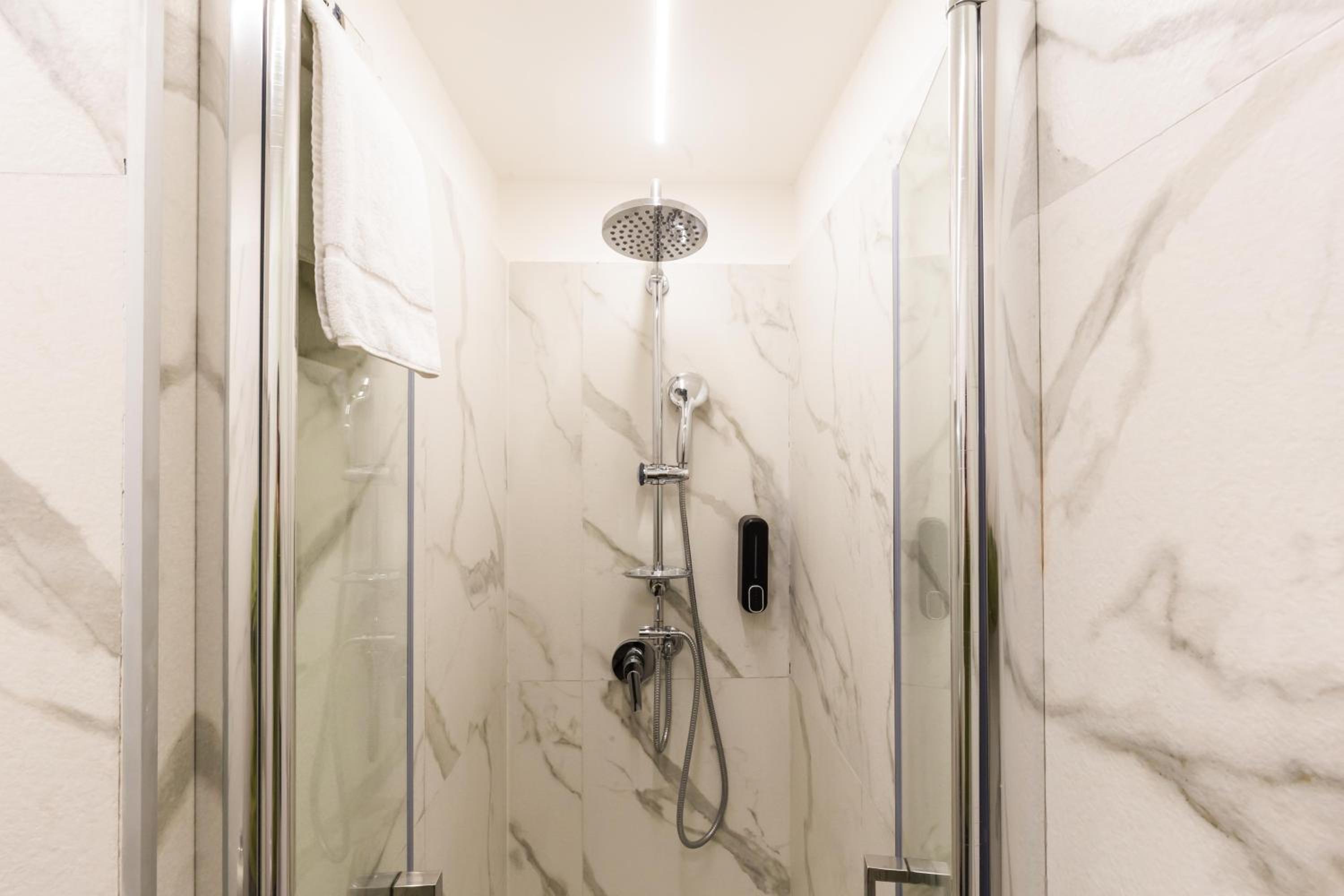 Cavour LR Collection