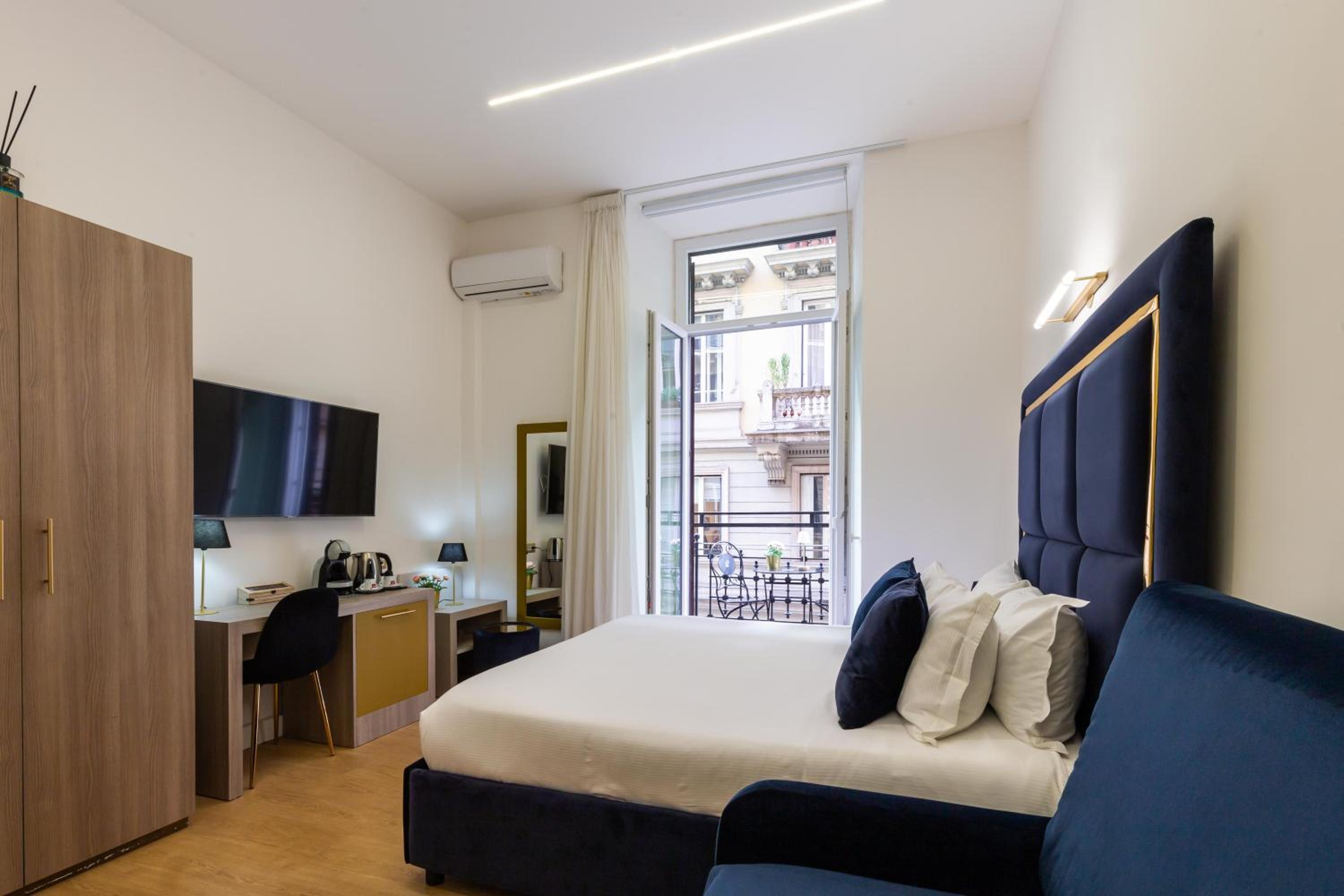 Cavour LR Collection