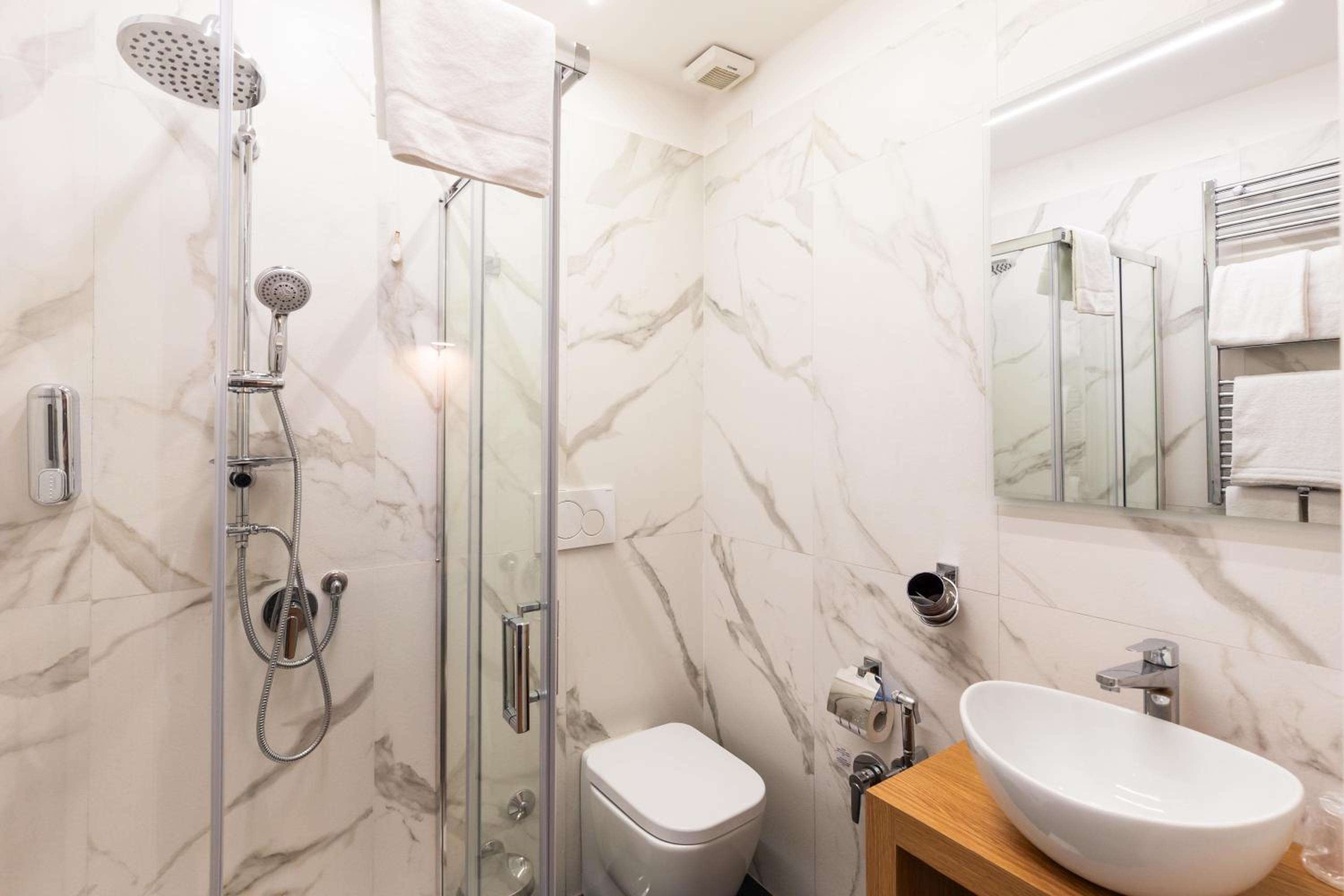 Cavour LR Collection