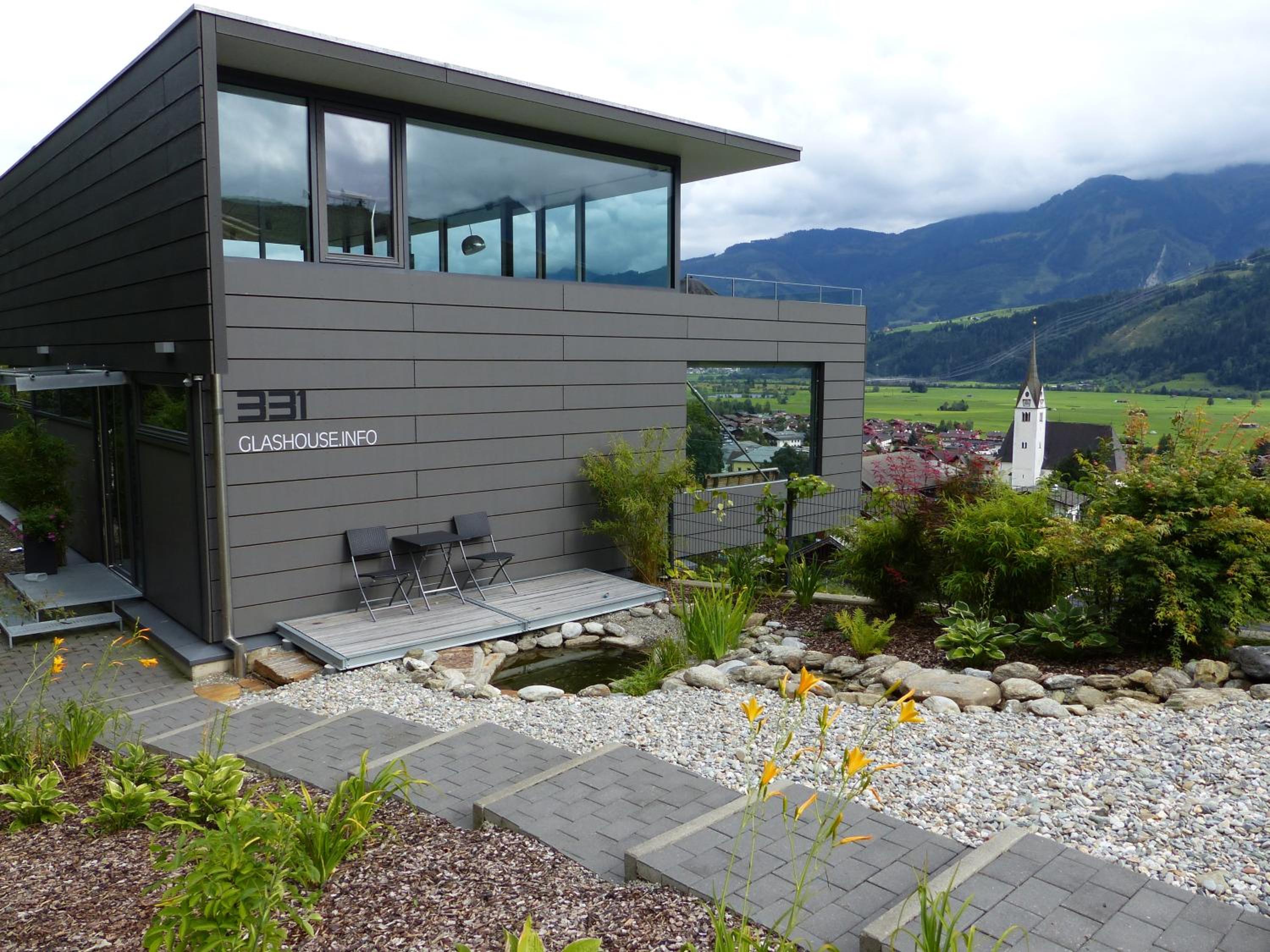 Glas House - Design Holiday Home