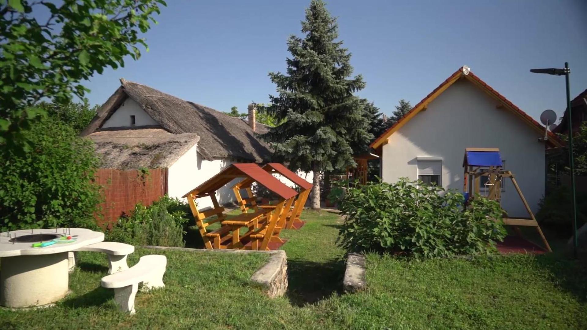 Friends & Family Apartmanok Velence