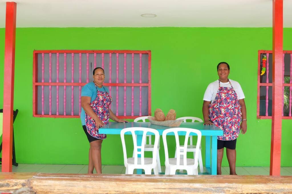 Cabaña en primera línea de playa en San Antero con Aire AC y 5 habitaciones
