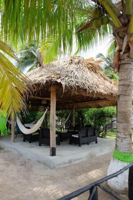 Cabaña en primera línea de playa en San Antero con Aire AC y 5 habitaciones
