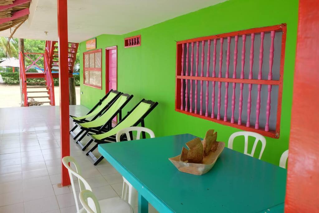Cabaña en primera línea de playa en San Antero con Aire AC y 5 habitaciones