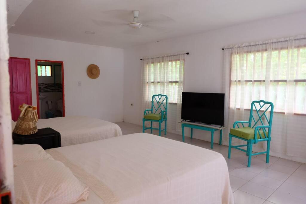 Cabaña en primera línea de playa en San Antero con Aire AC y 5 habitaciones