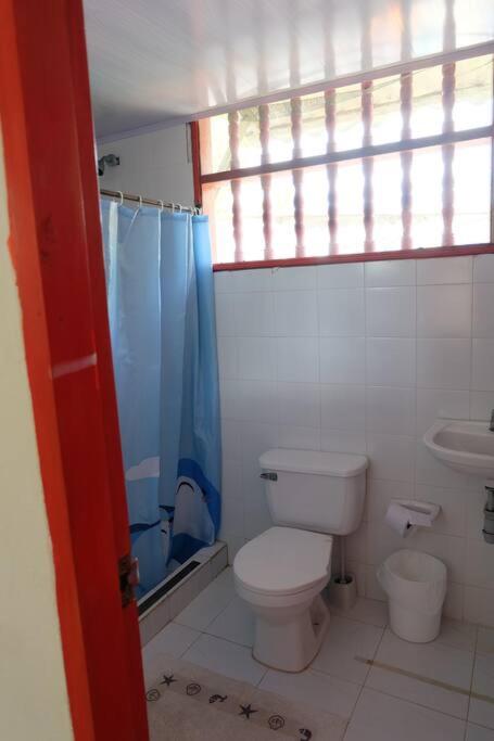 Cabaña en primera línea de playa en San Antero con Aire AC y 5 habitaciones