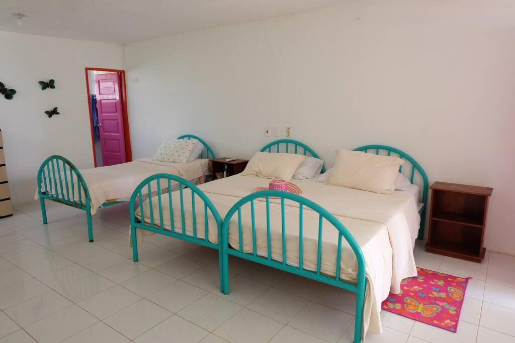 Cabaña en primera línea de playa en San Antero con Aire AC y 5 habitaciones