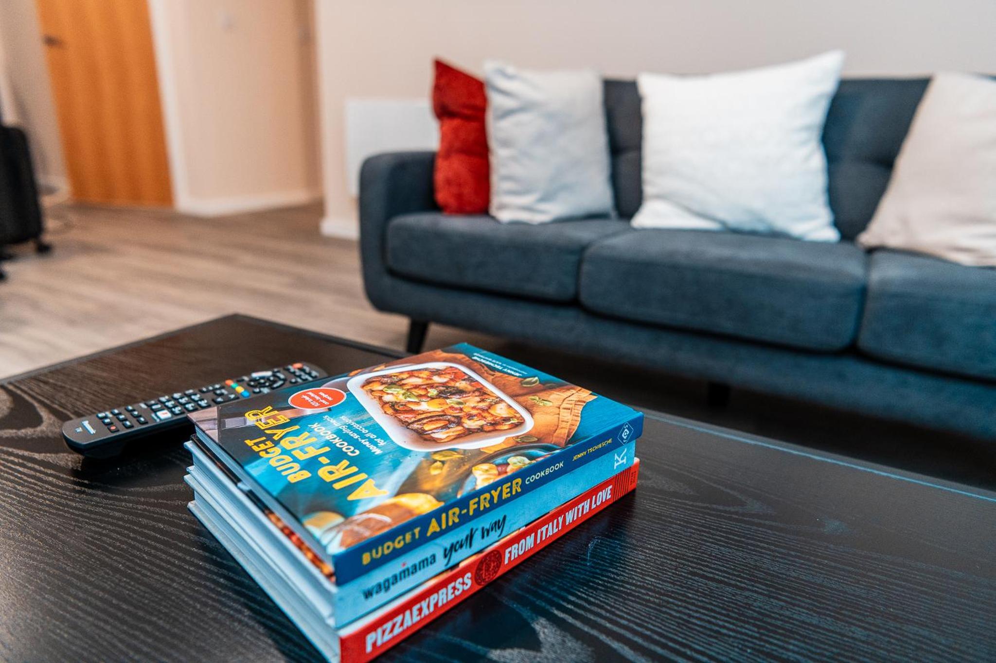 Entire 2 Bedroom and 2 Bathroom Apartment in Manchester City -Free underground Parking