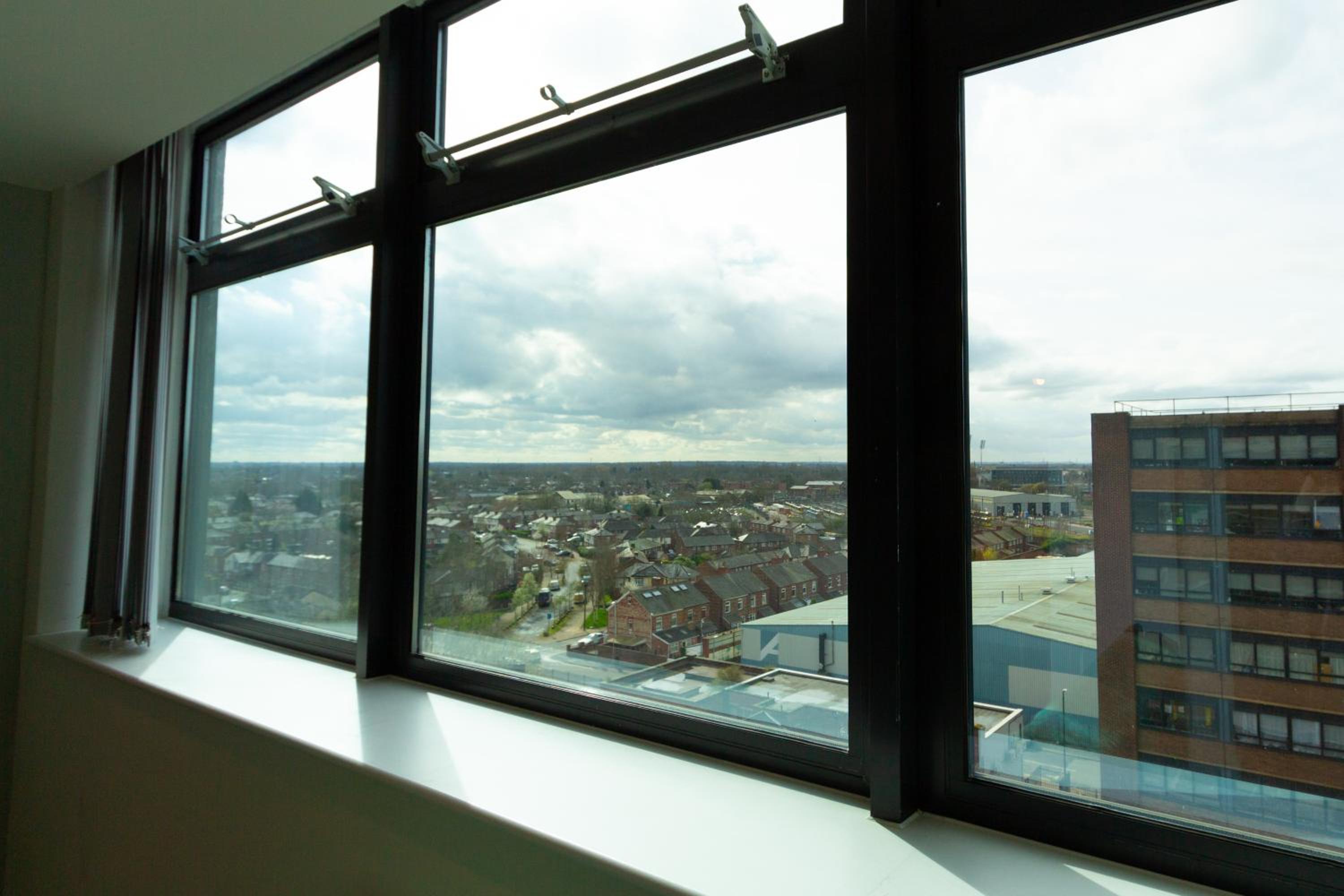 Dashing 1BR Penthouse near MCR Stadiums