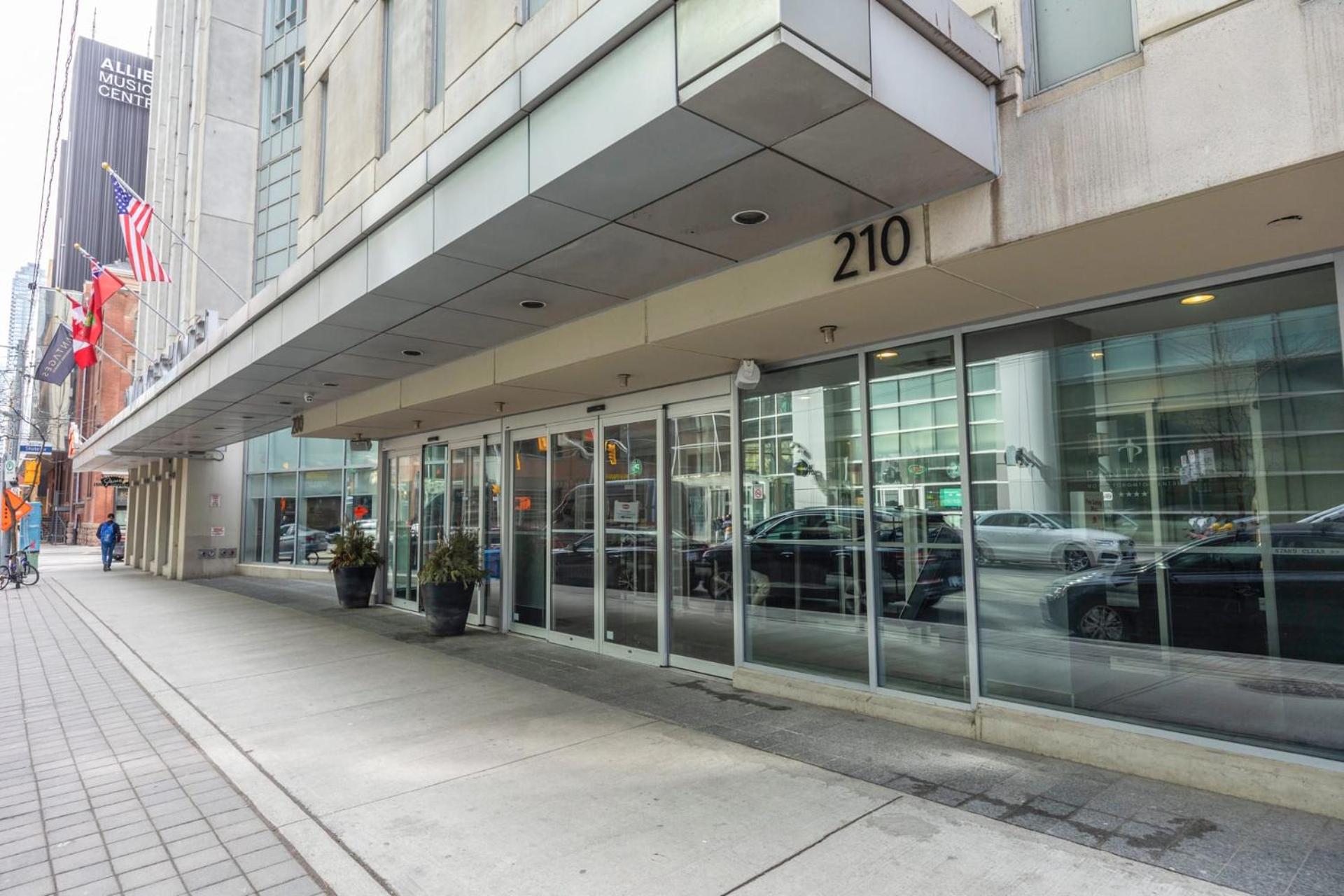 Modern 2-Bedroom Condo w Floor to Ceiling Windows