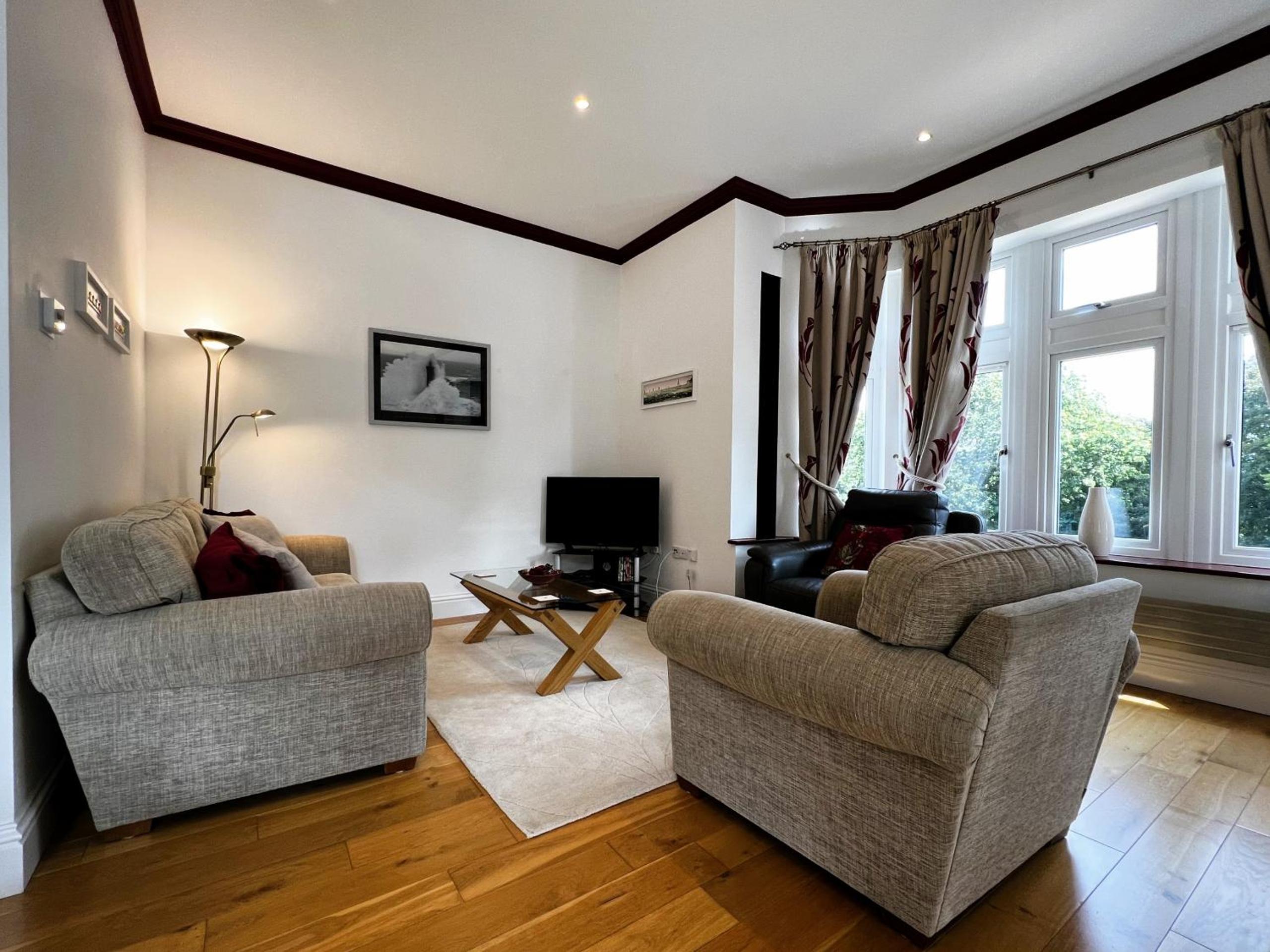 6 Shanklin Manor - family friendly apartment in Shanklin Old Village view 2