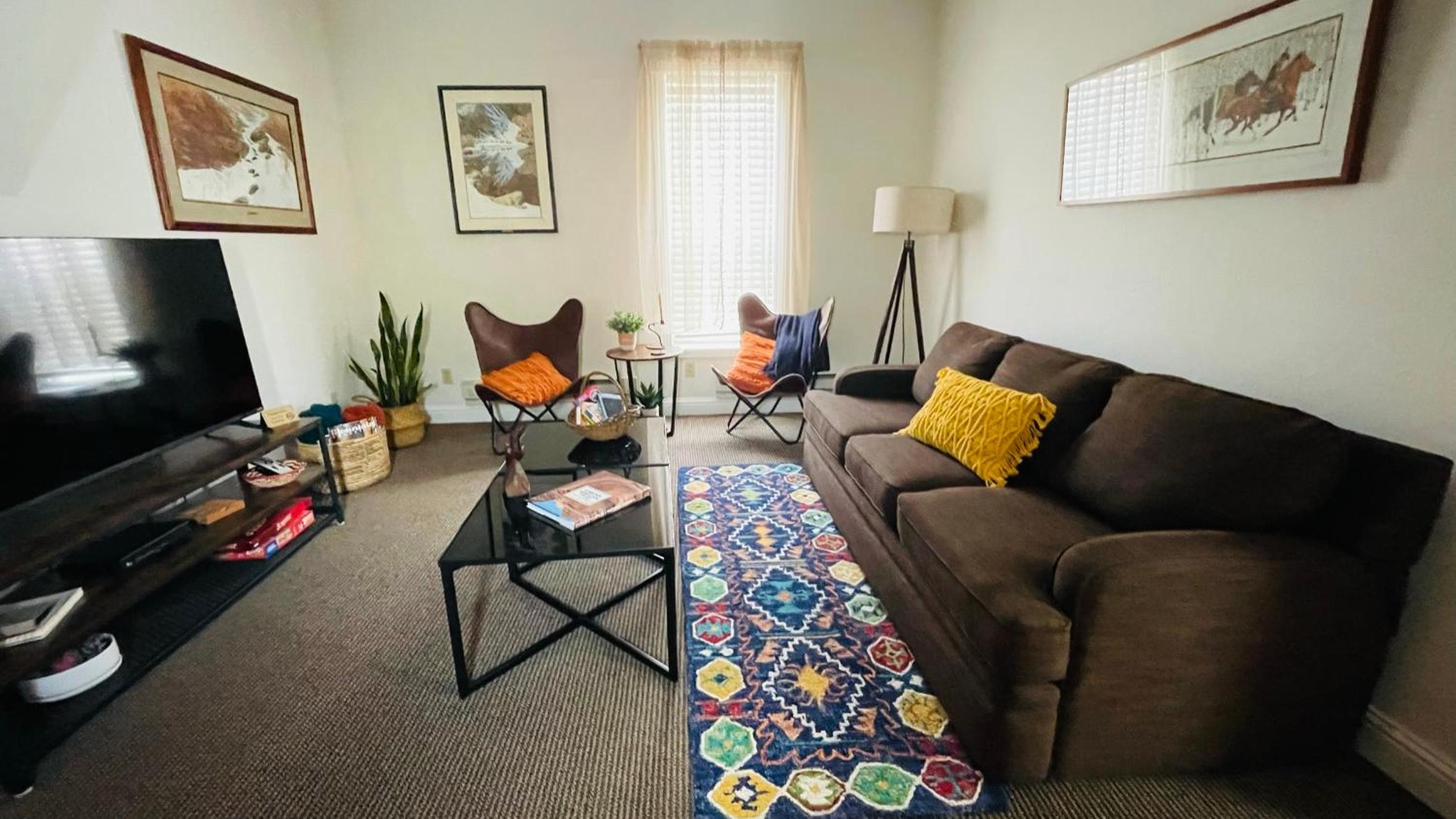 Hotel Shotgun House - Image 1