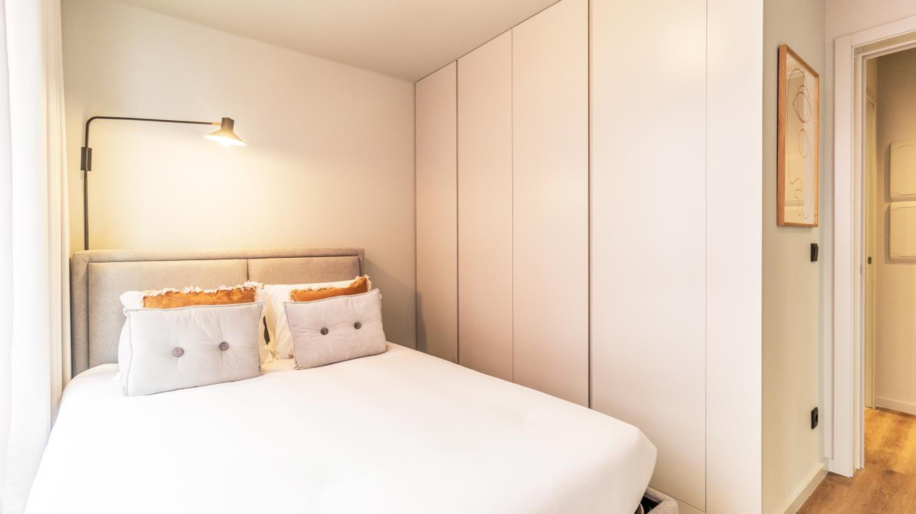 RUAH Apartments by LovelyStay