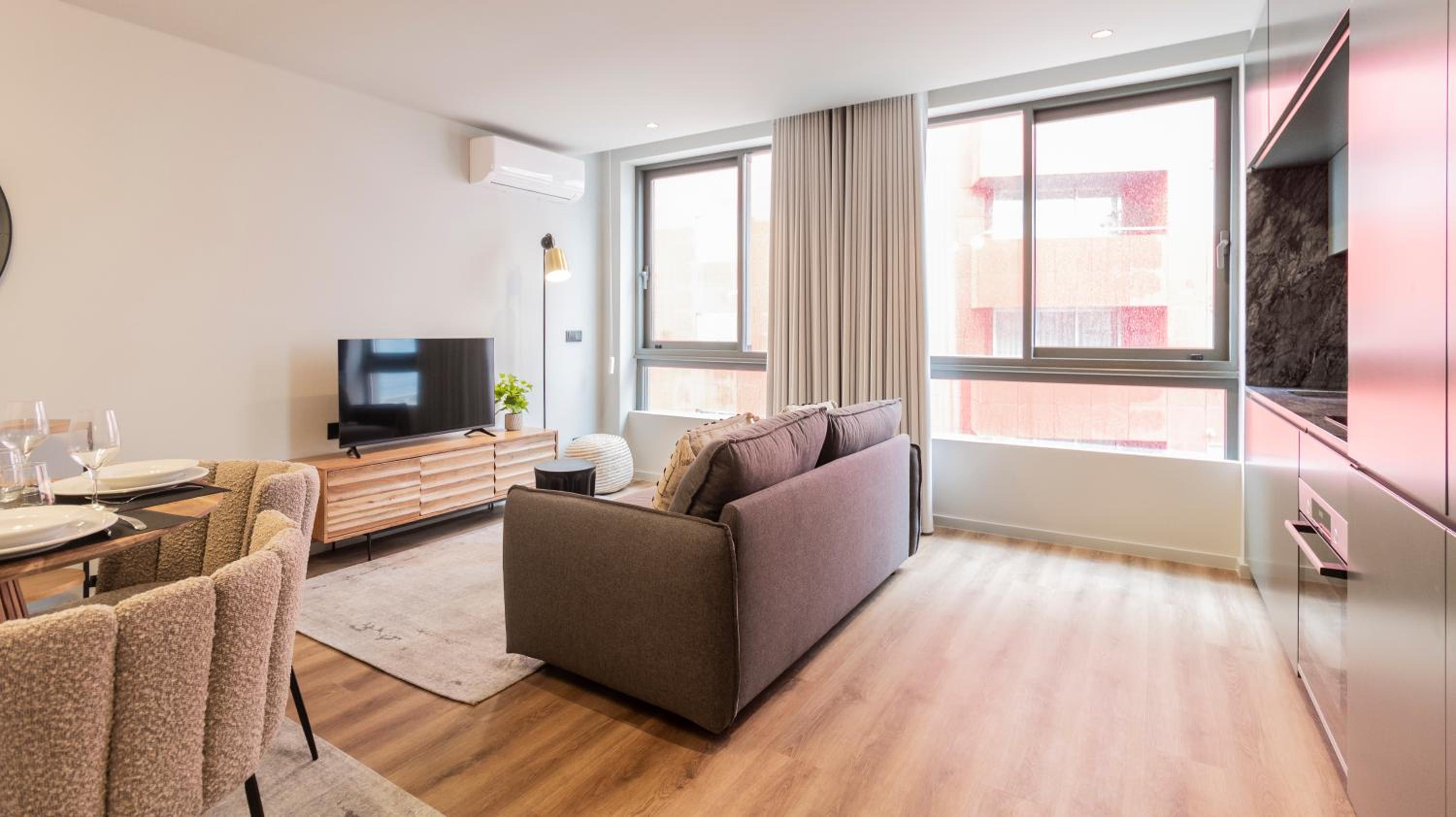 RUAH Apartments by LovelyStay