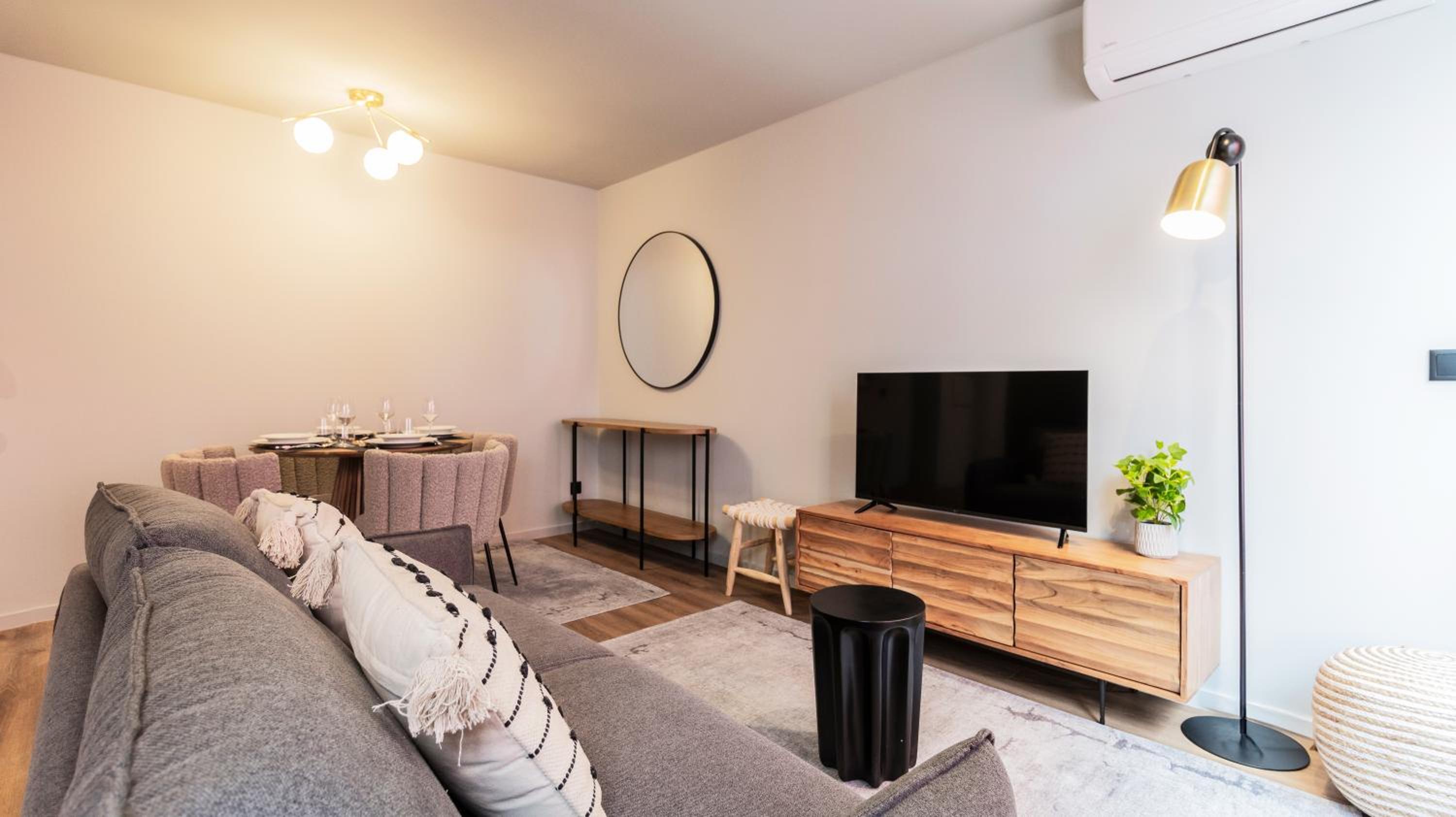 RUAH Apartments by LovelyStay