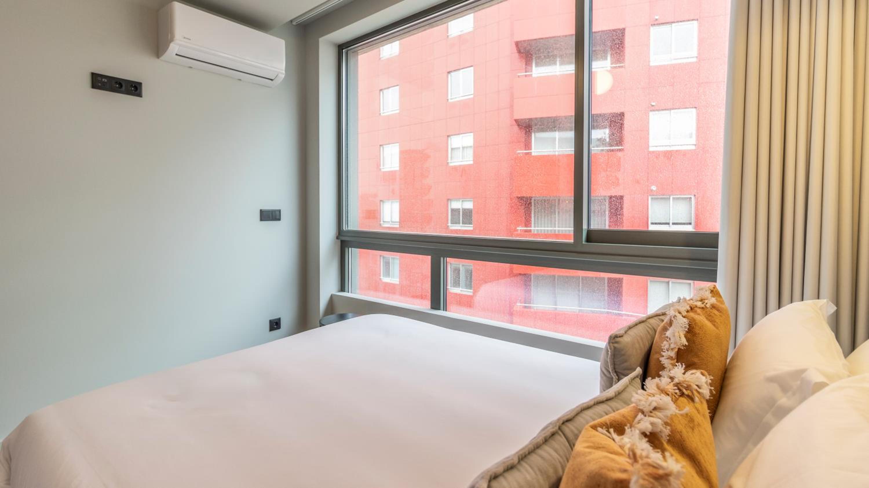 RUAH Apartments by LovelyStay