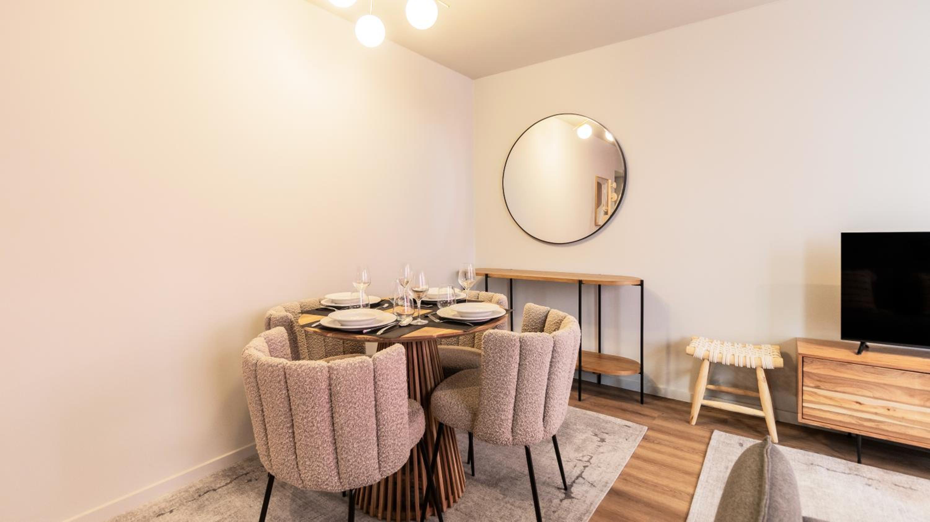 RUAH Apartments by LovelyStay