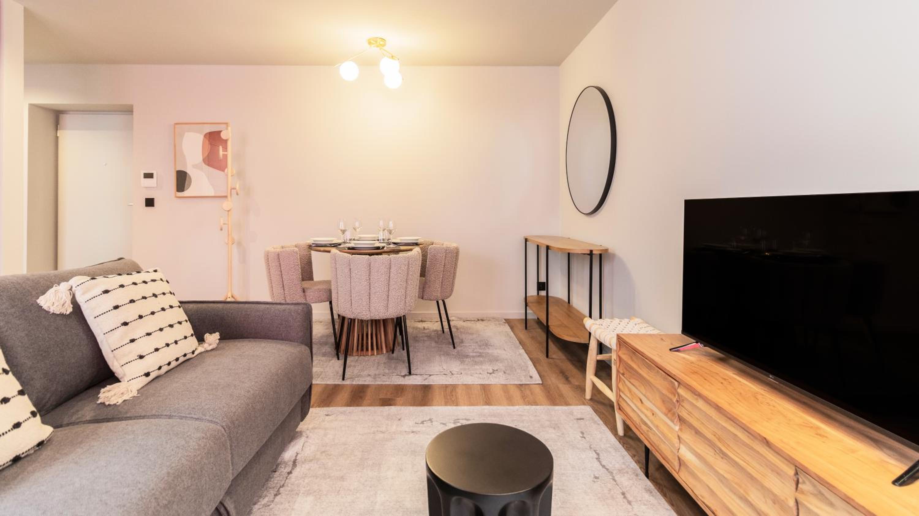 RUAH Apartments by LovelyStay