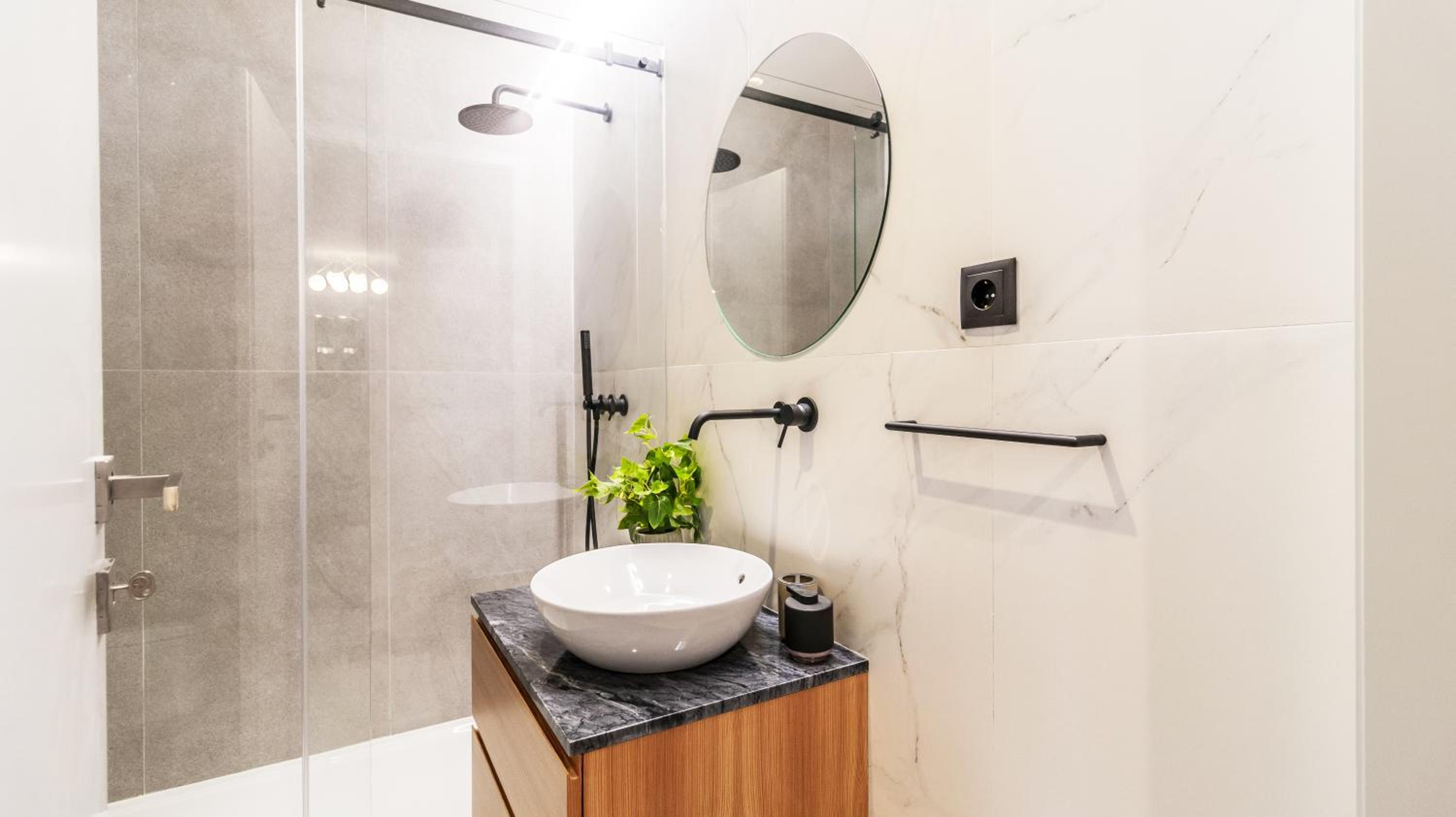 RUAH Apartments by LovelyStay