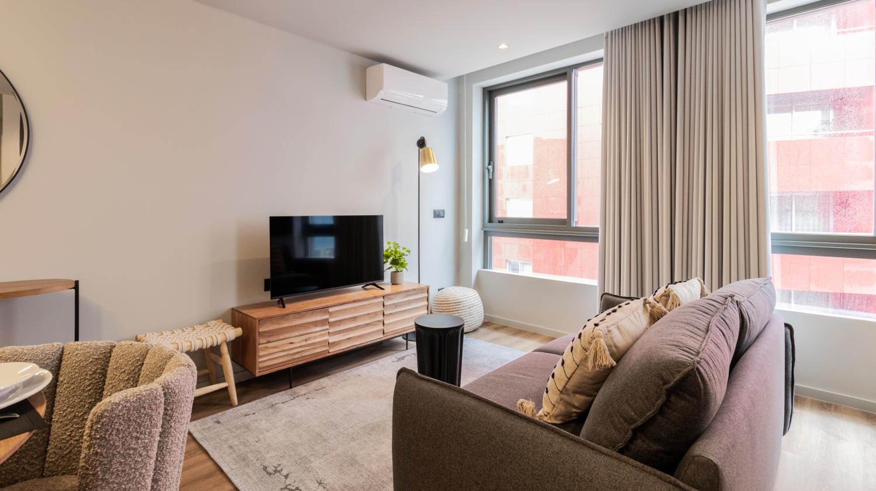 RUAH Apartments by LovelyStay