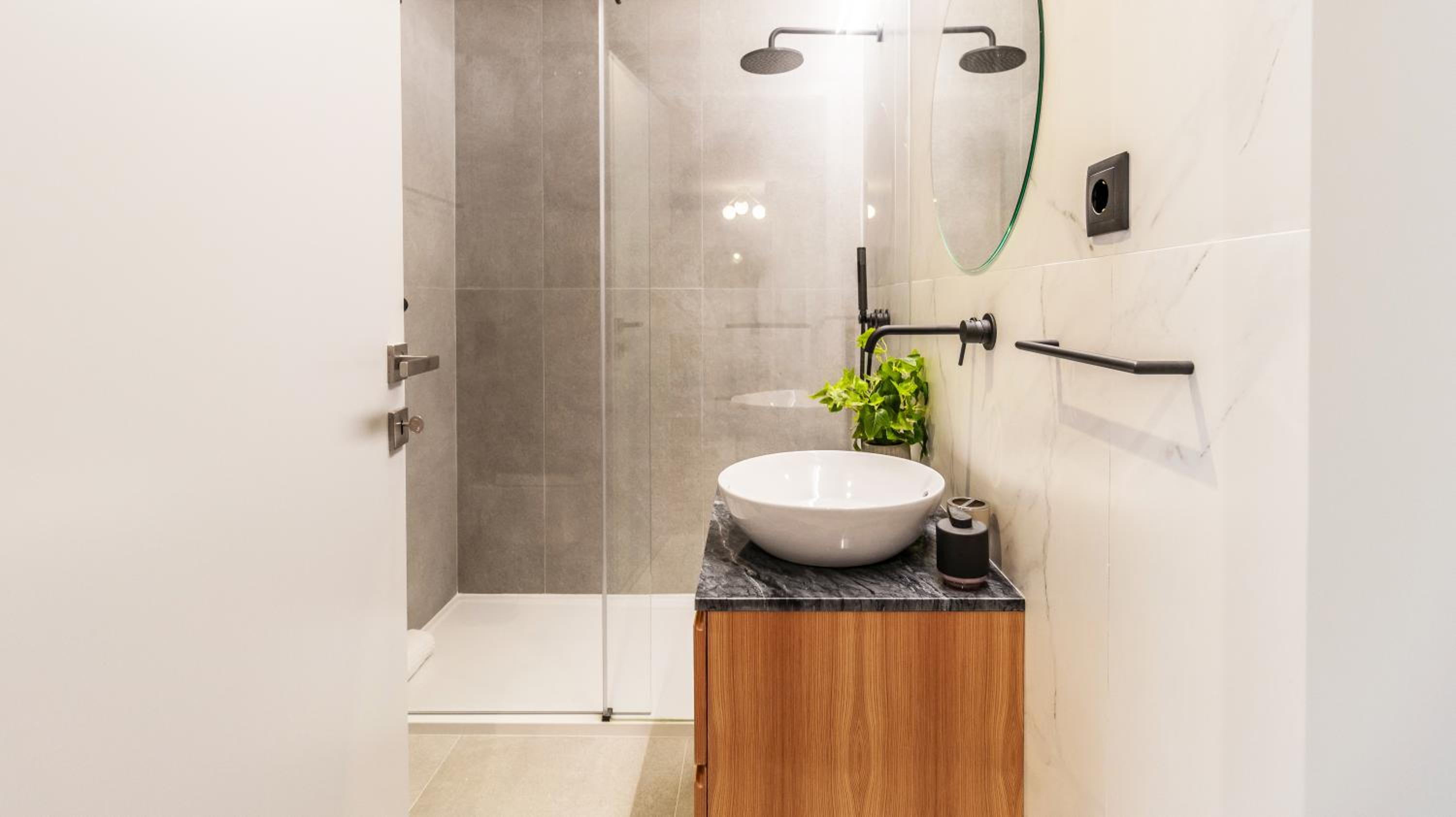 RUAH Apartments by LovelyStay