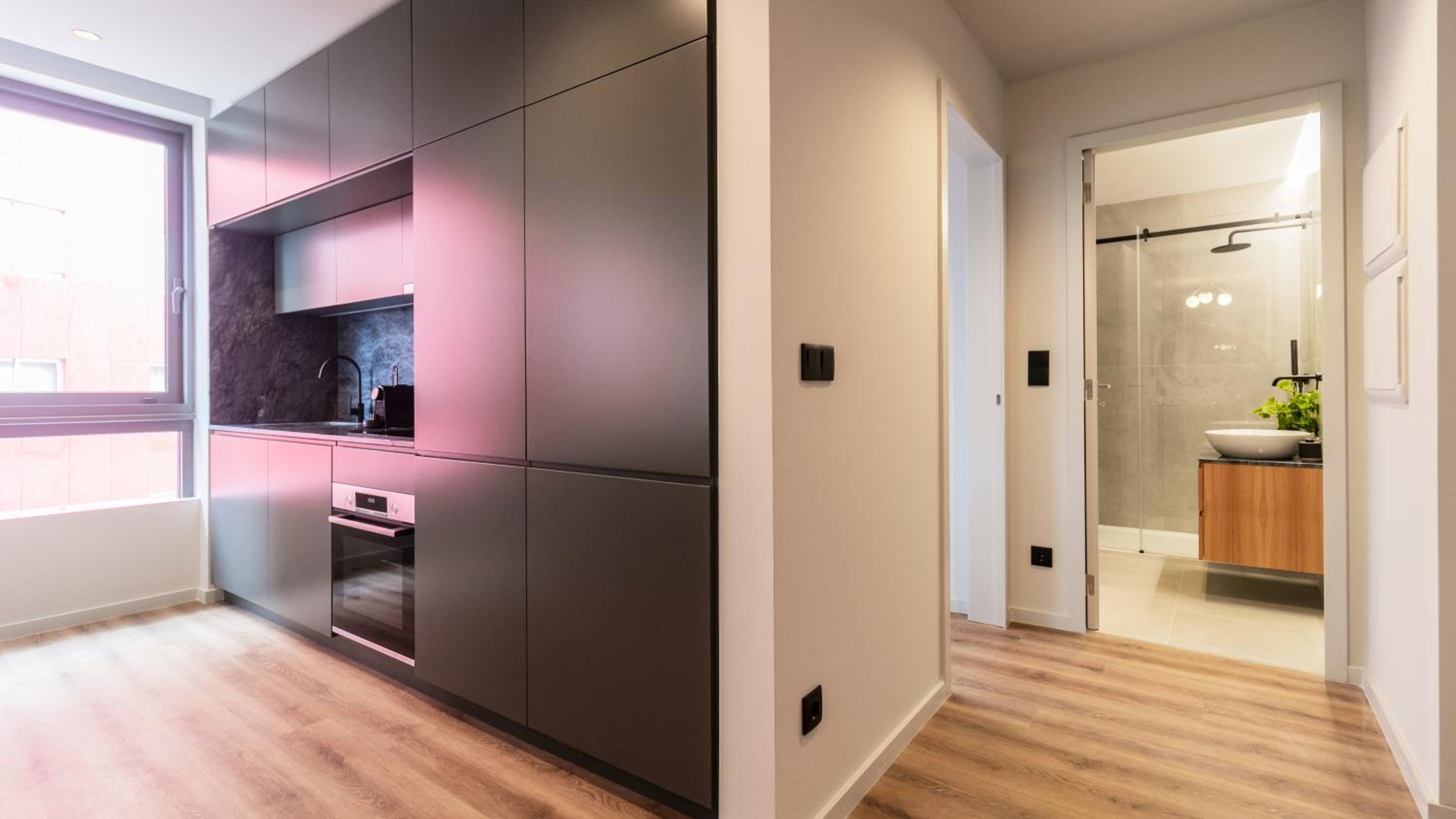 RUAH Apartments by LovelyStay