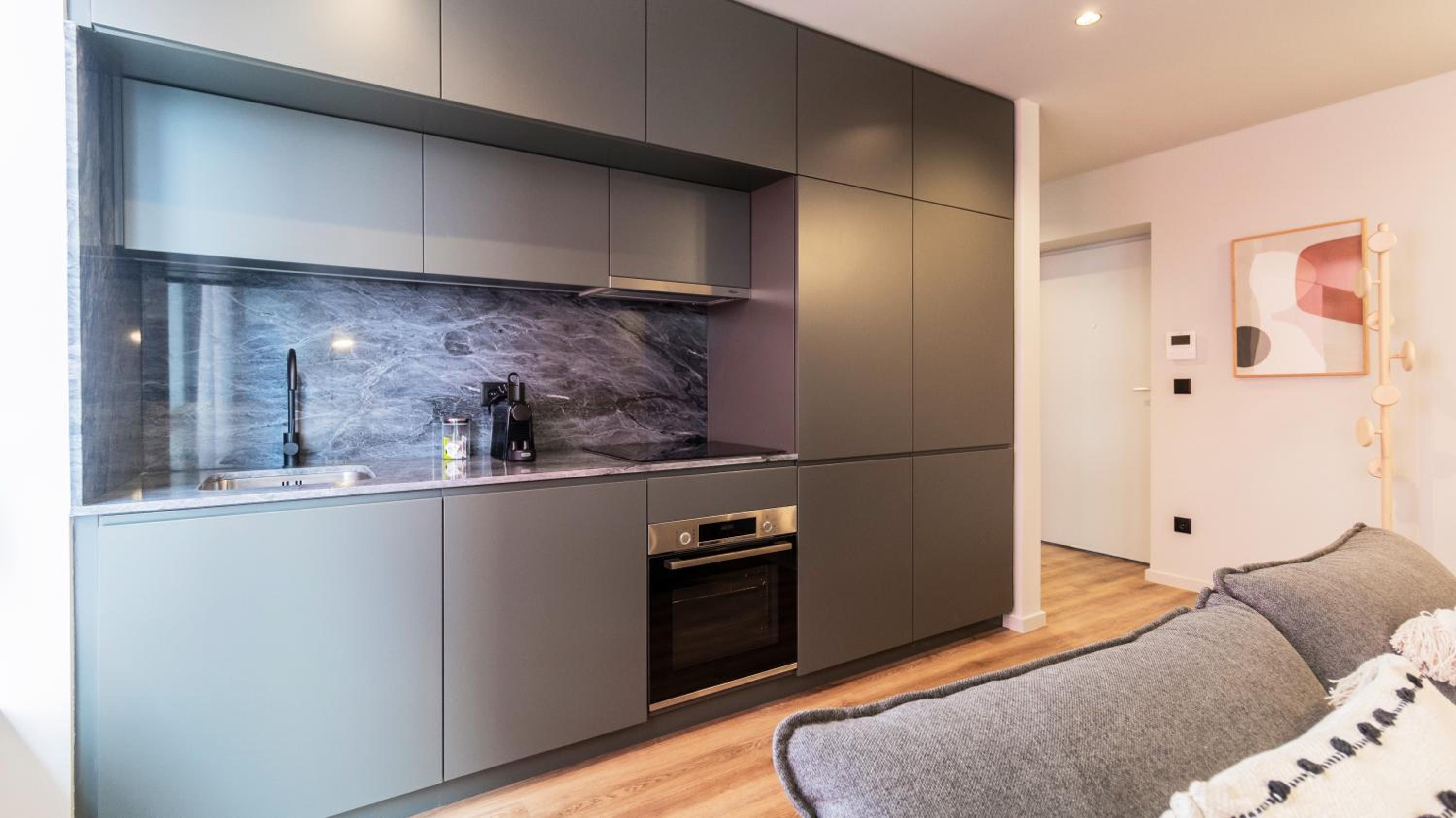 RUAH Apartments by LovelyStay