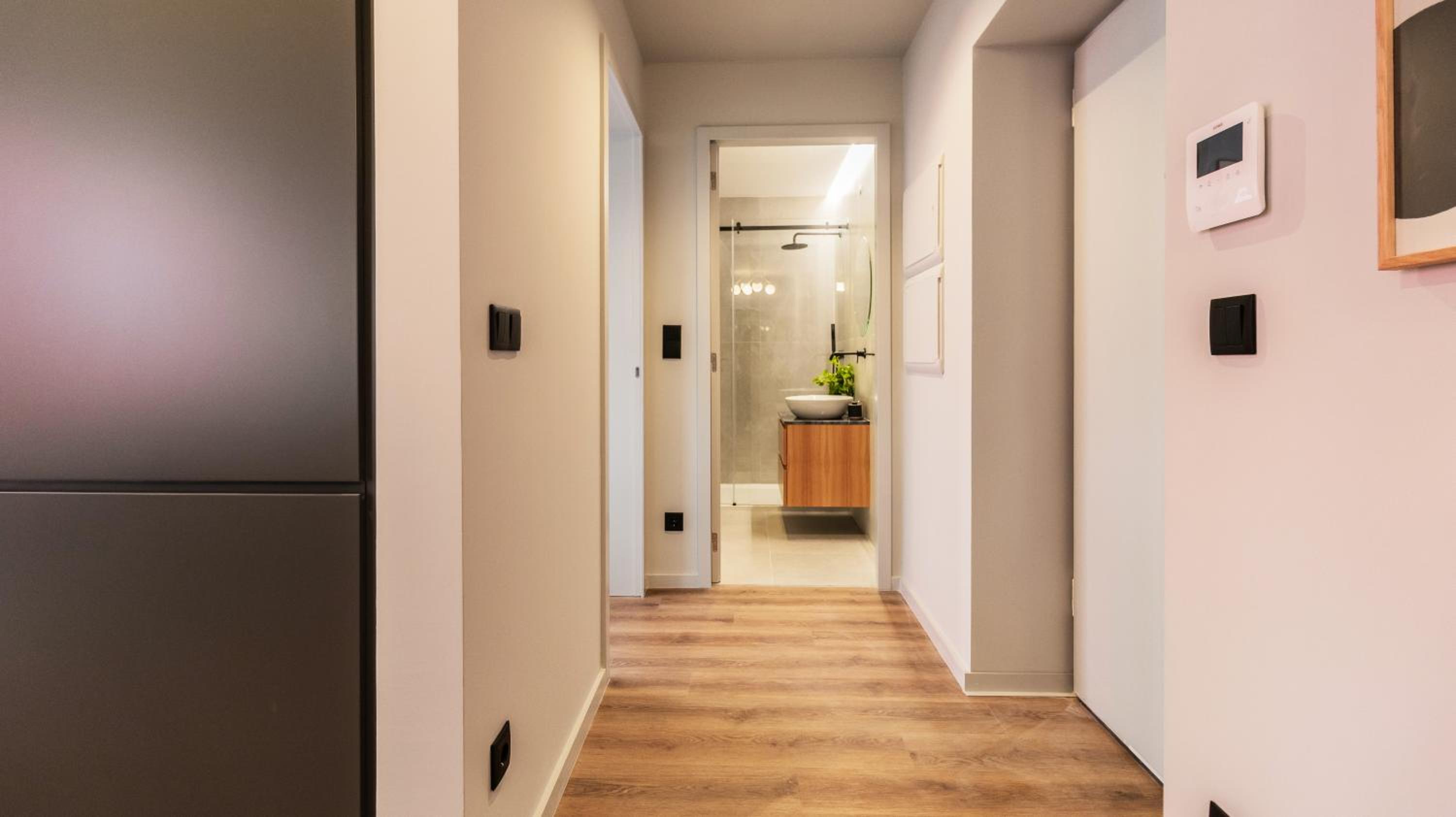 RUAH Apartments by LovelyStay