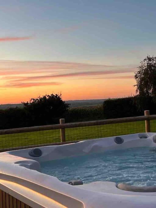 Countryside cottage with private garden & hot tub view 3
