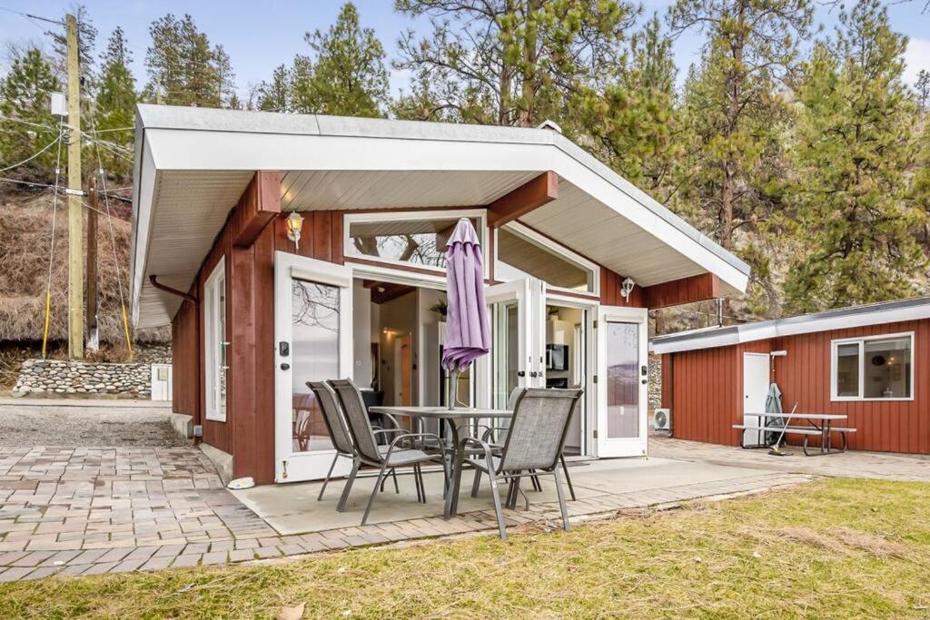 Beautiful Cabin Right next to Lake Okanagan #5