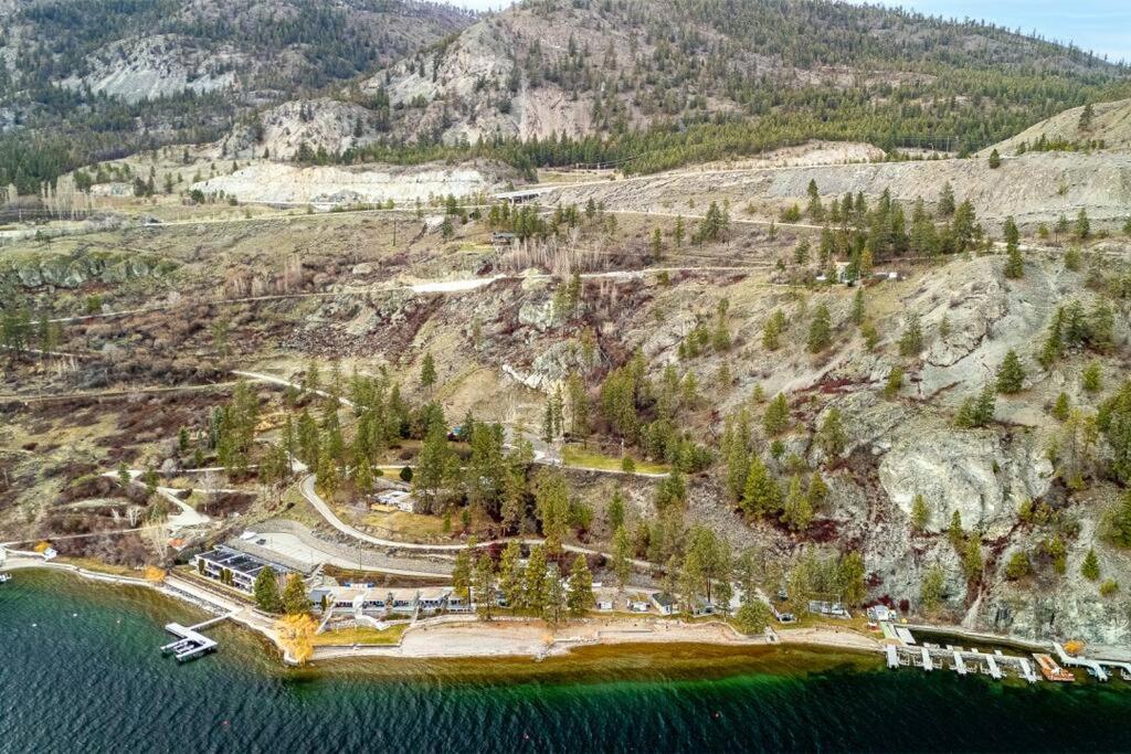 Beautiful Cabin Right next to Lake Okanagan #5