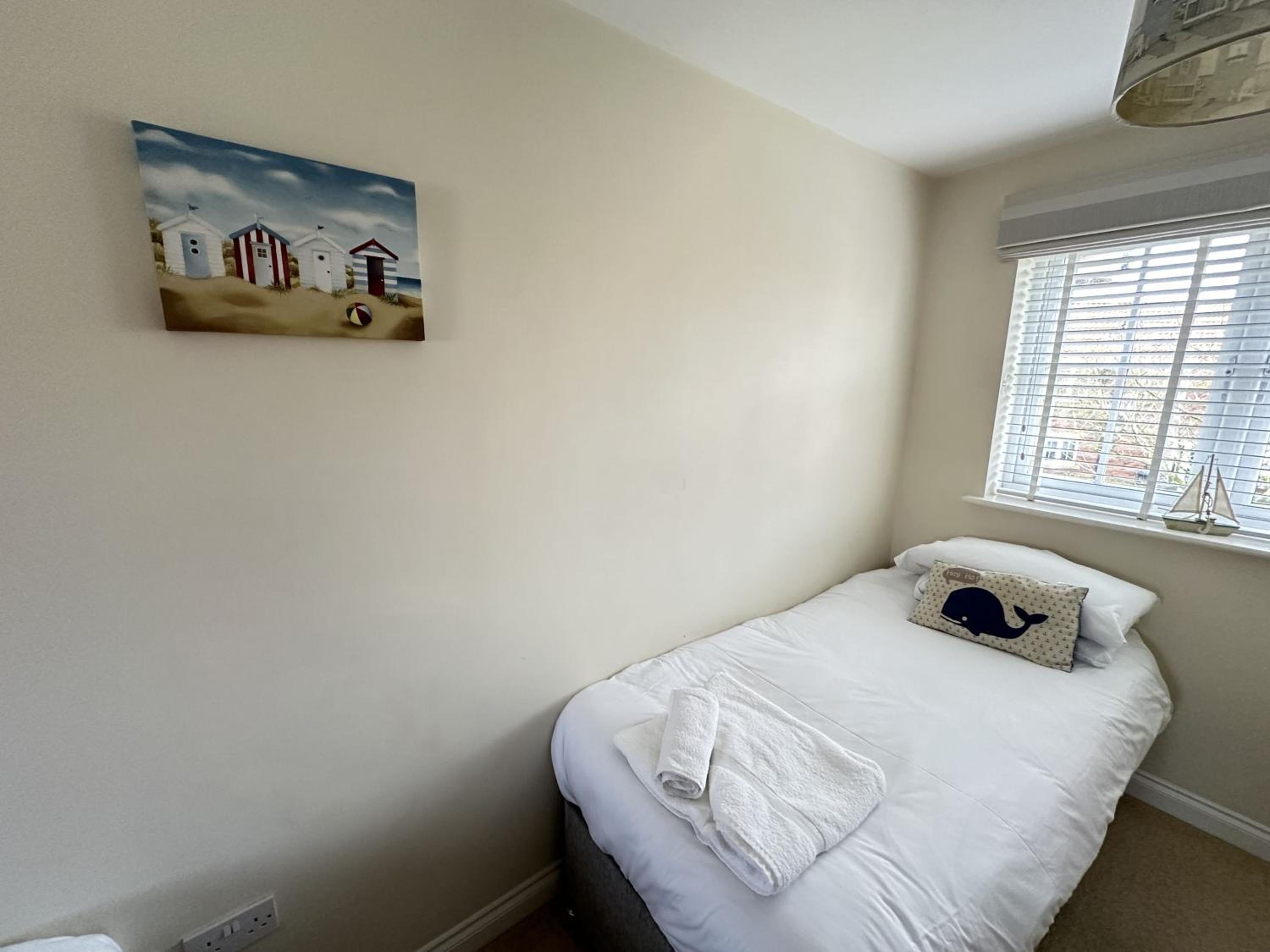 Admirals Cottage - Part of the The Bay Filey Holiday Village with pool, gym and direct beach access, pub, restaurant, tennis and meadows walks