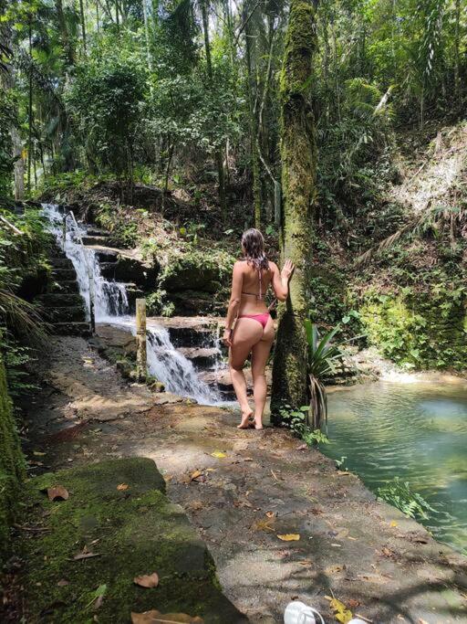 Casa Mohini Refúgio nas montanhas de Teresópolis Quarto com deck rede suspensa lareira cachoeira e piscina