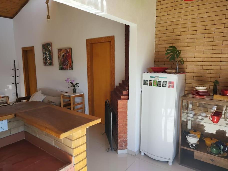 Casa Mohini Refúgio nas montanhas de Teresópolis Quarto com deck rede suspensa lareira cachoeira e piscina