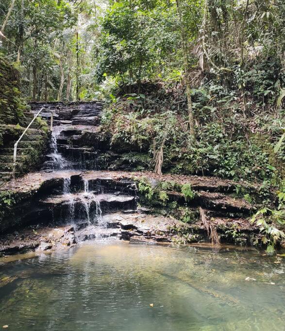 Casa Mohini Refúgio nas montanhas de Teresópolis Quarto com deck rede suspensa lareira cachoeira e piscina