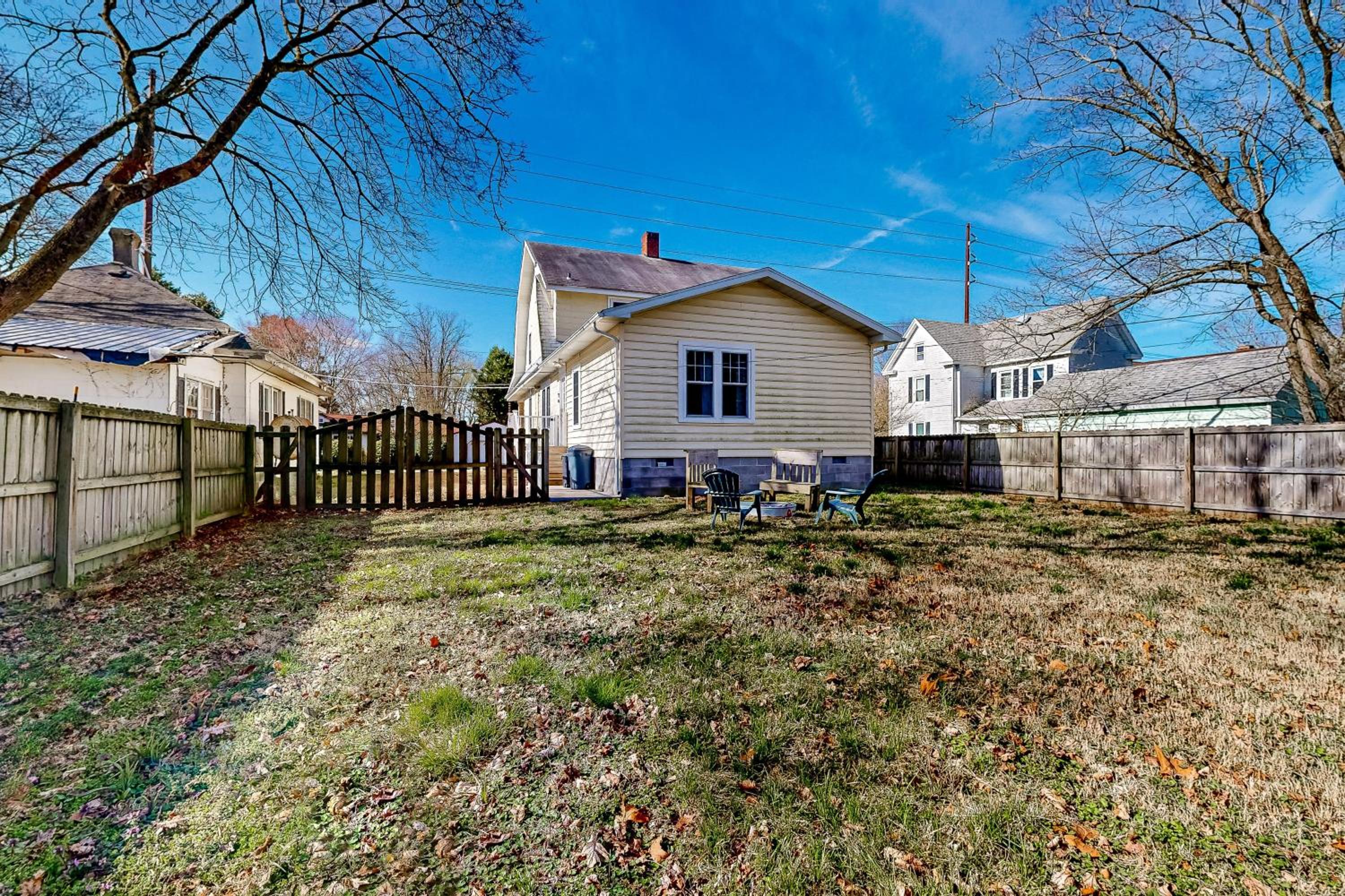 Yard, Porch and Fire Pit! Century-Old Hebron Escape