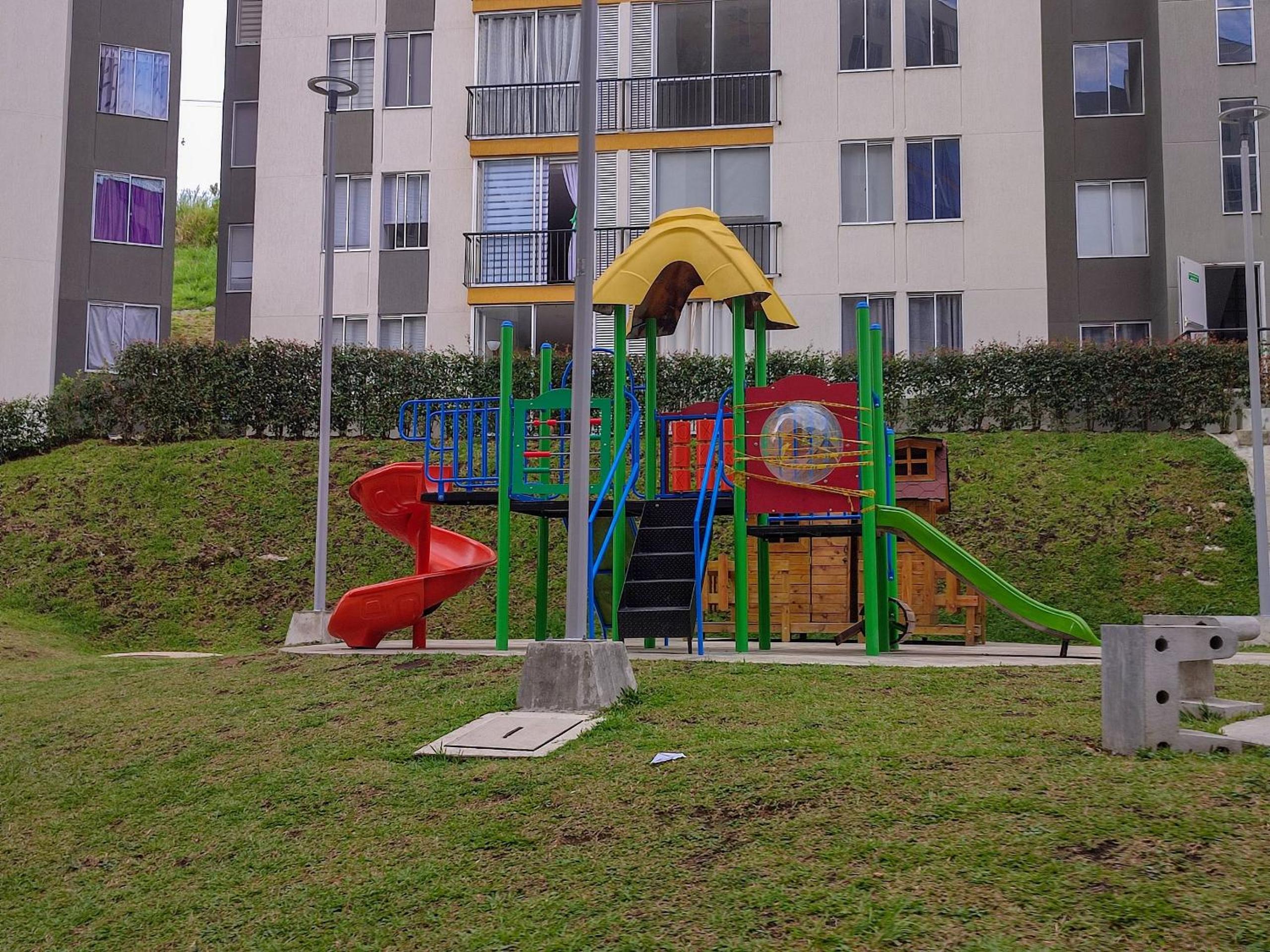 GURUS FR | Elegante Apartamento en parque acuático Dosquebradas