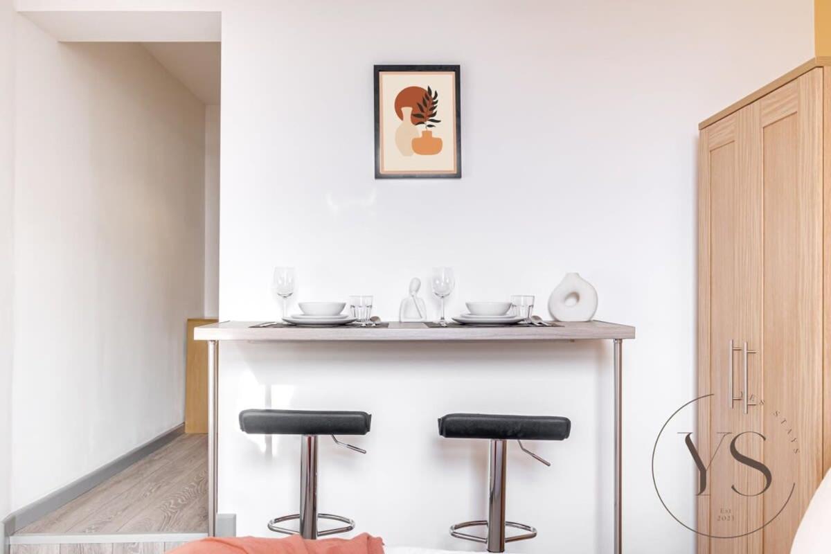 Sienna Suite 2E Near Stoke Centre & Rail view 4