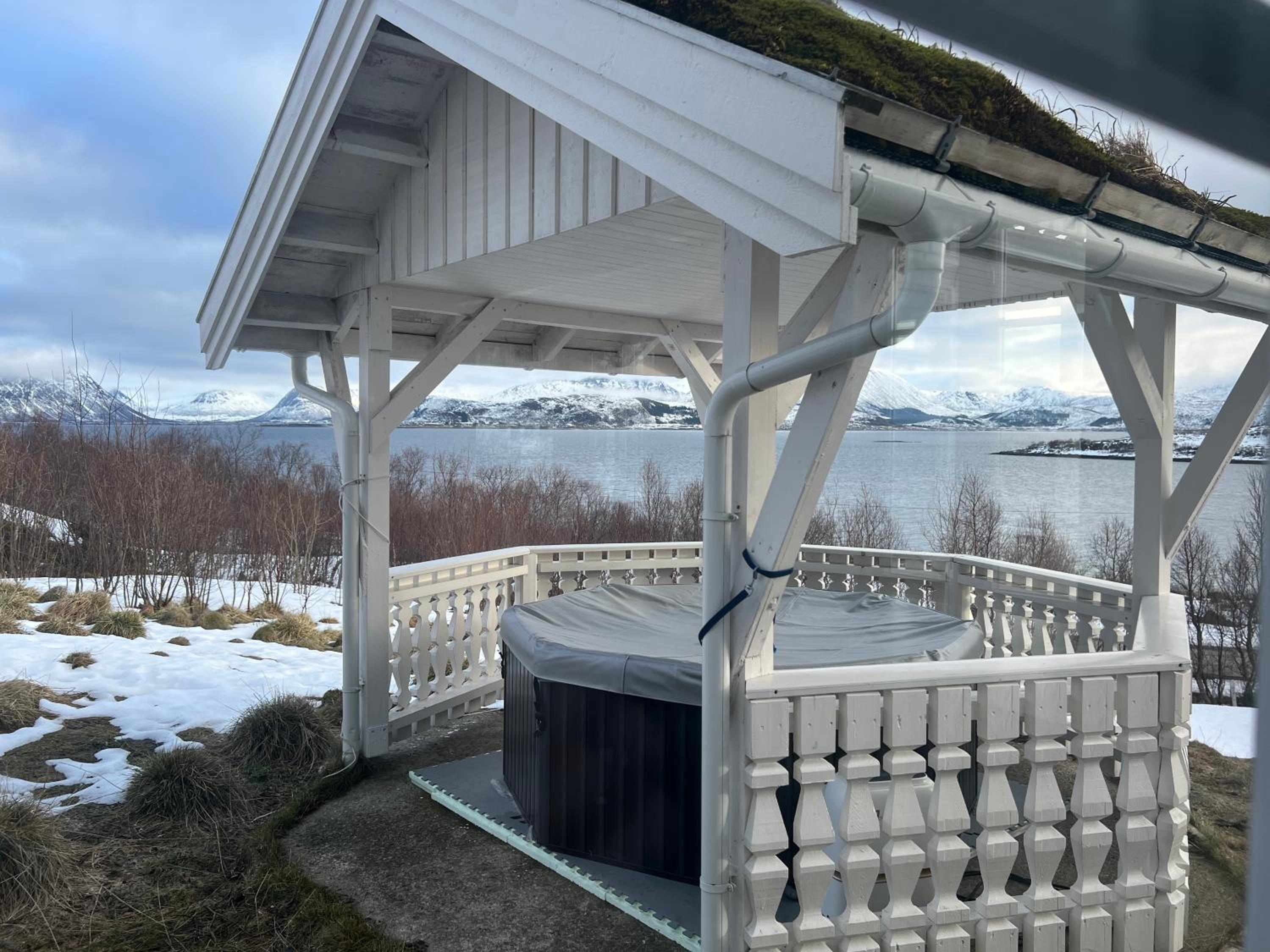 Centrally Located Cabin by the Sea - Sortland view 4