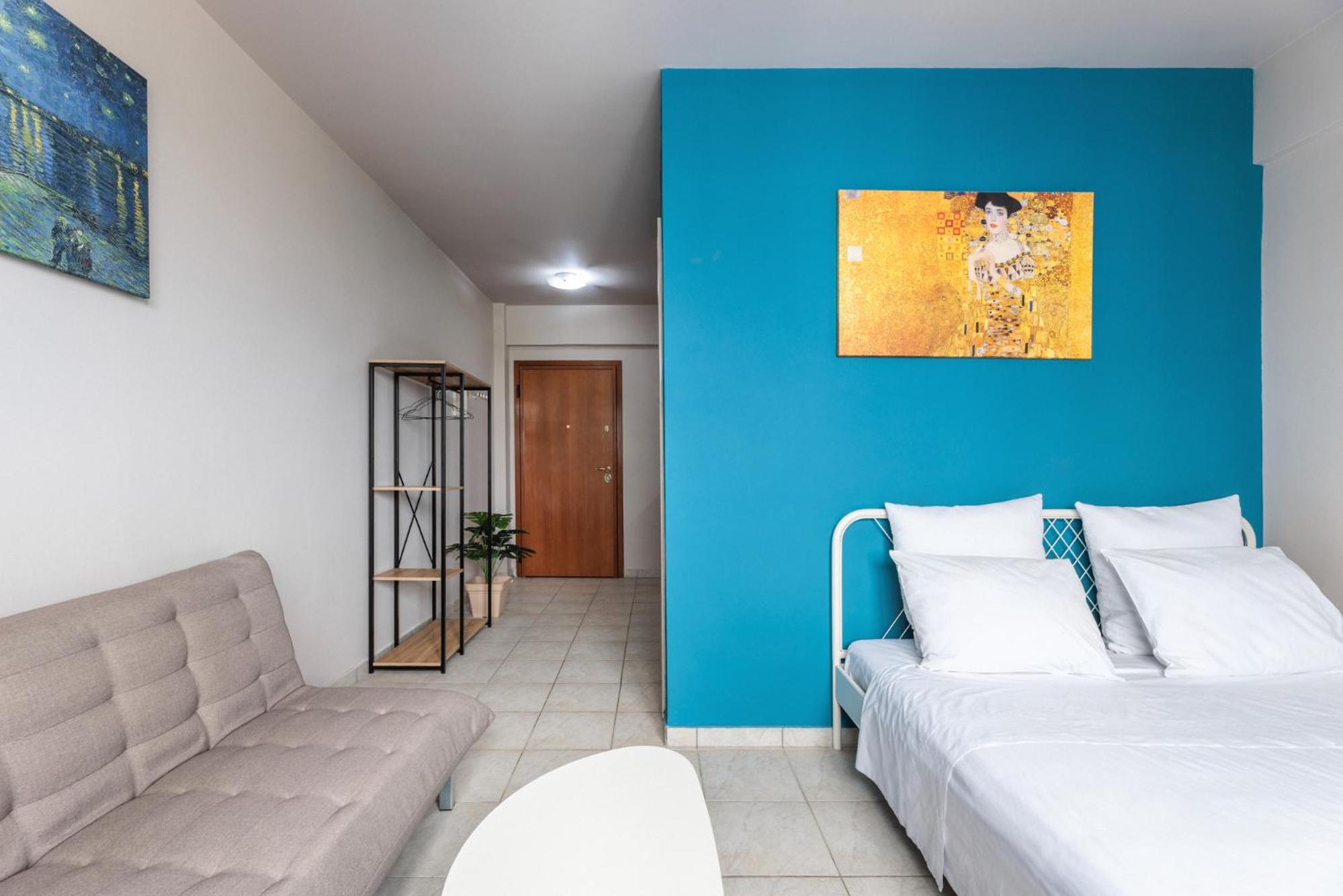 Aristotle Spot, City View Apartment by BiNoBi! view 4