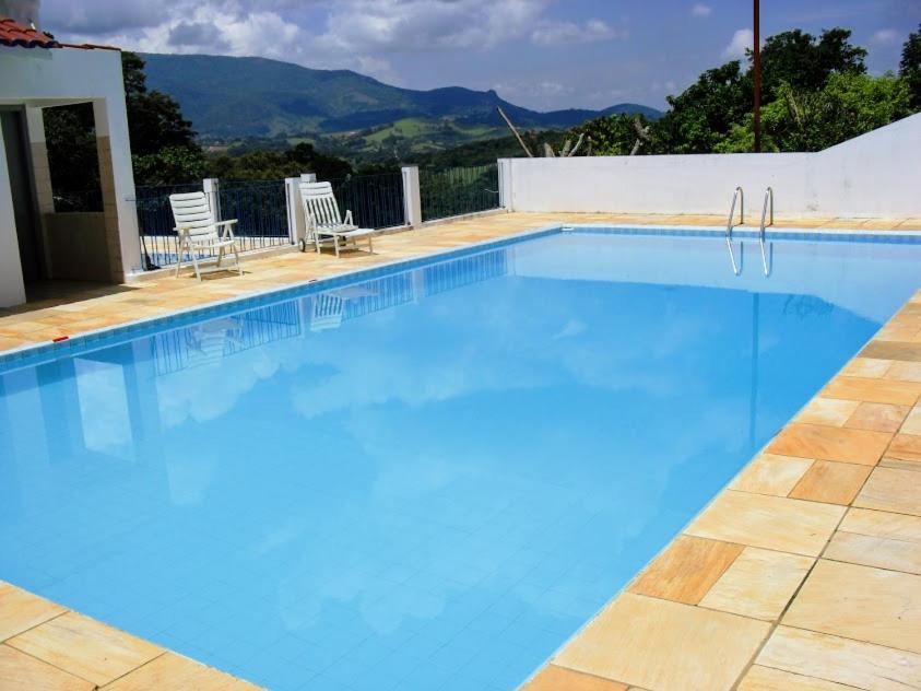 Casa ampla, 2 qtos, varanda, região de Extrema