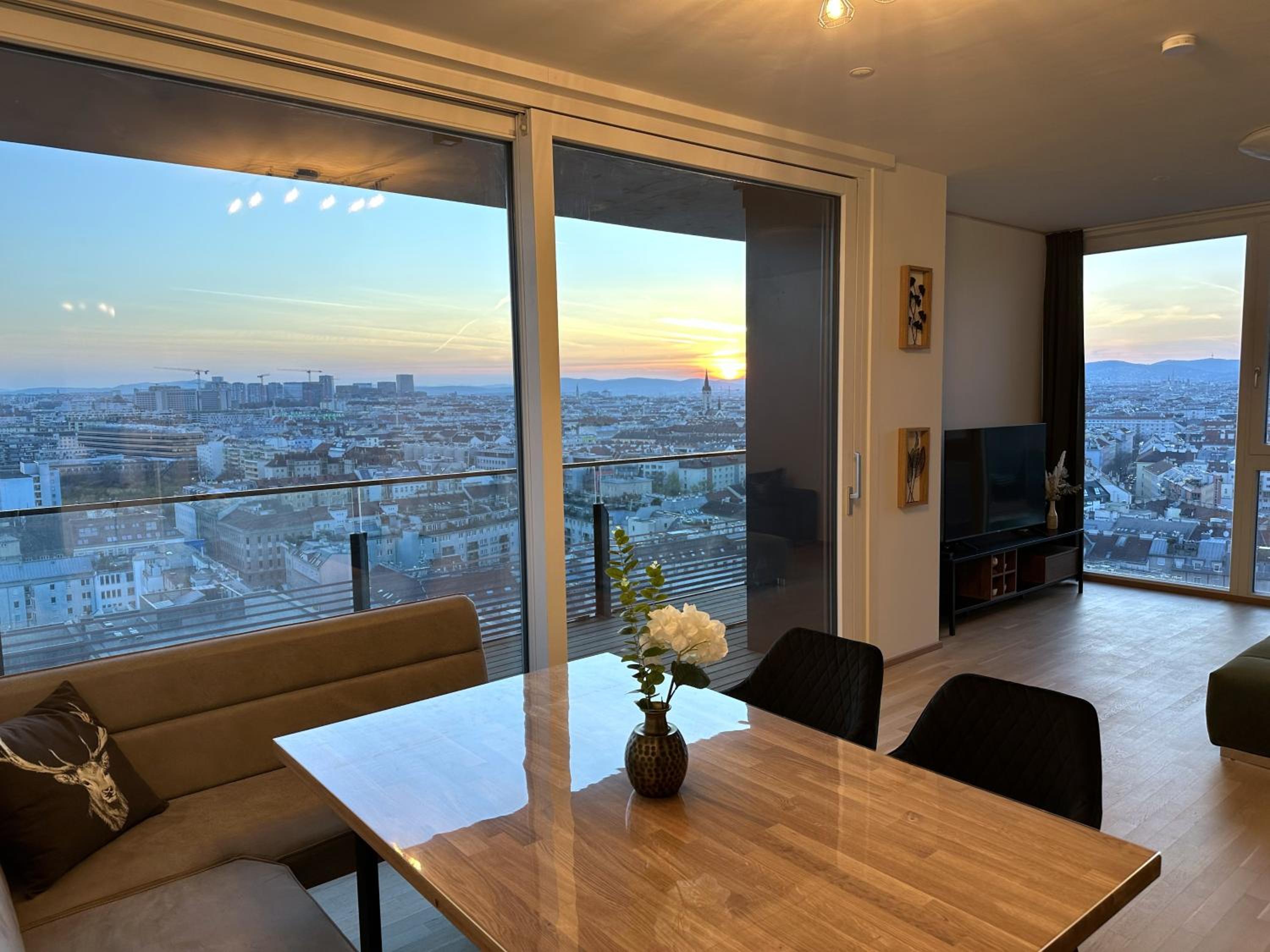 PANORAMA SKY Apartment I Rooftop Pool I Metro station