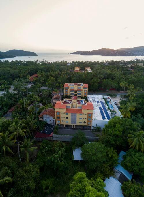 La Ropa Condo 5 min walk to the beach view 4