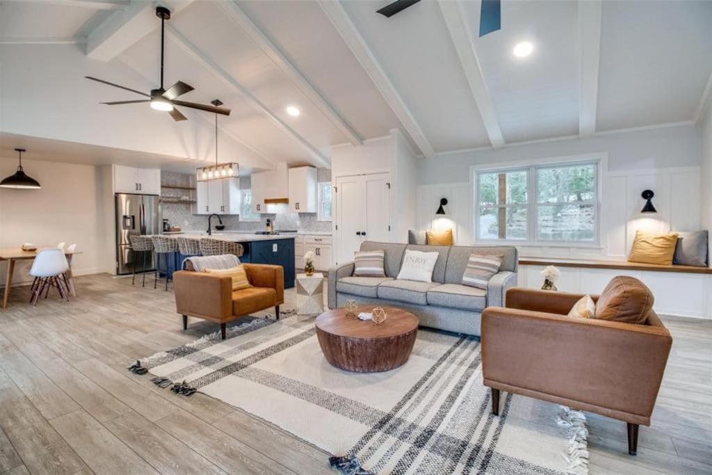 Cozy Texoma Hideaway with Tanglewood Resort Access view 4