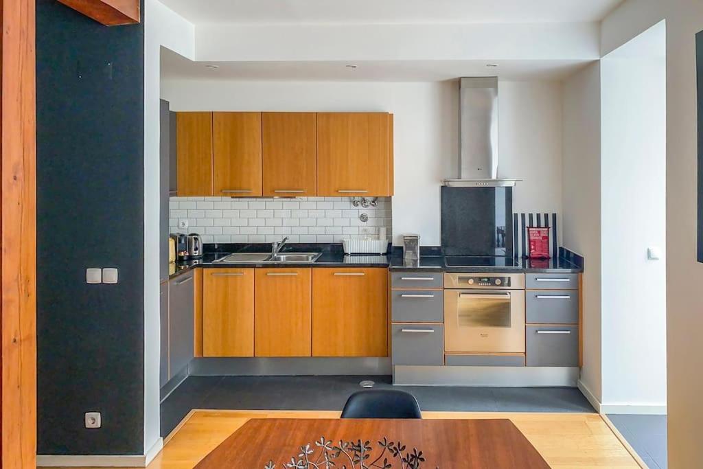 Premium Central Lisbon Apartment - Walk Everywhere