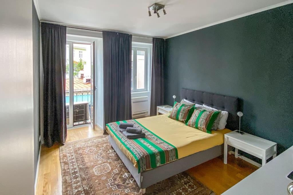 Premium Central Lisbon Apartment - Walk Everywhere